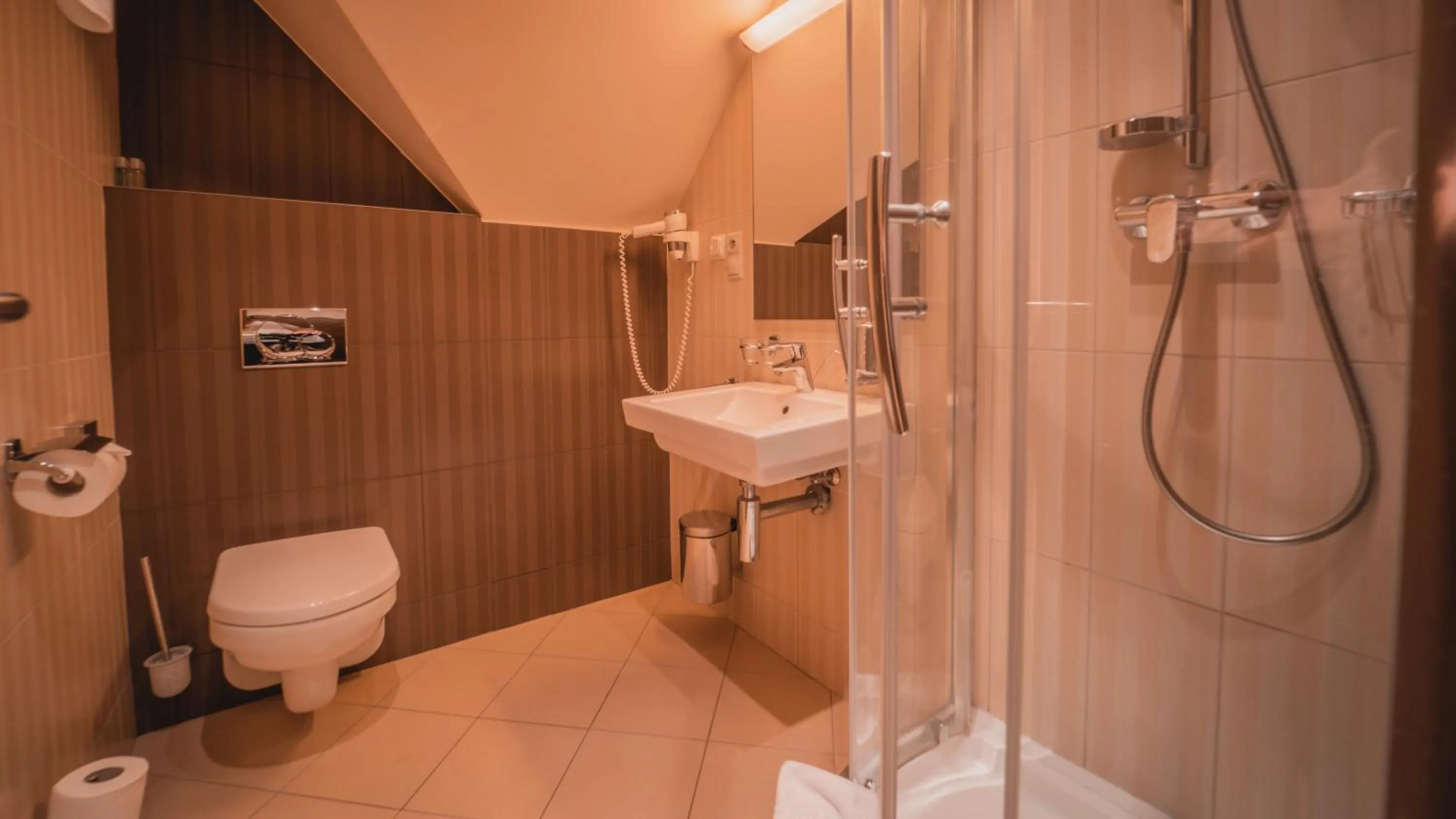 Shower in Dom zdravia - KÚPELE PIENINY