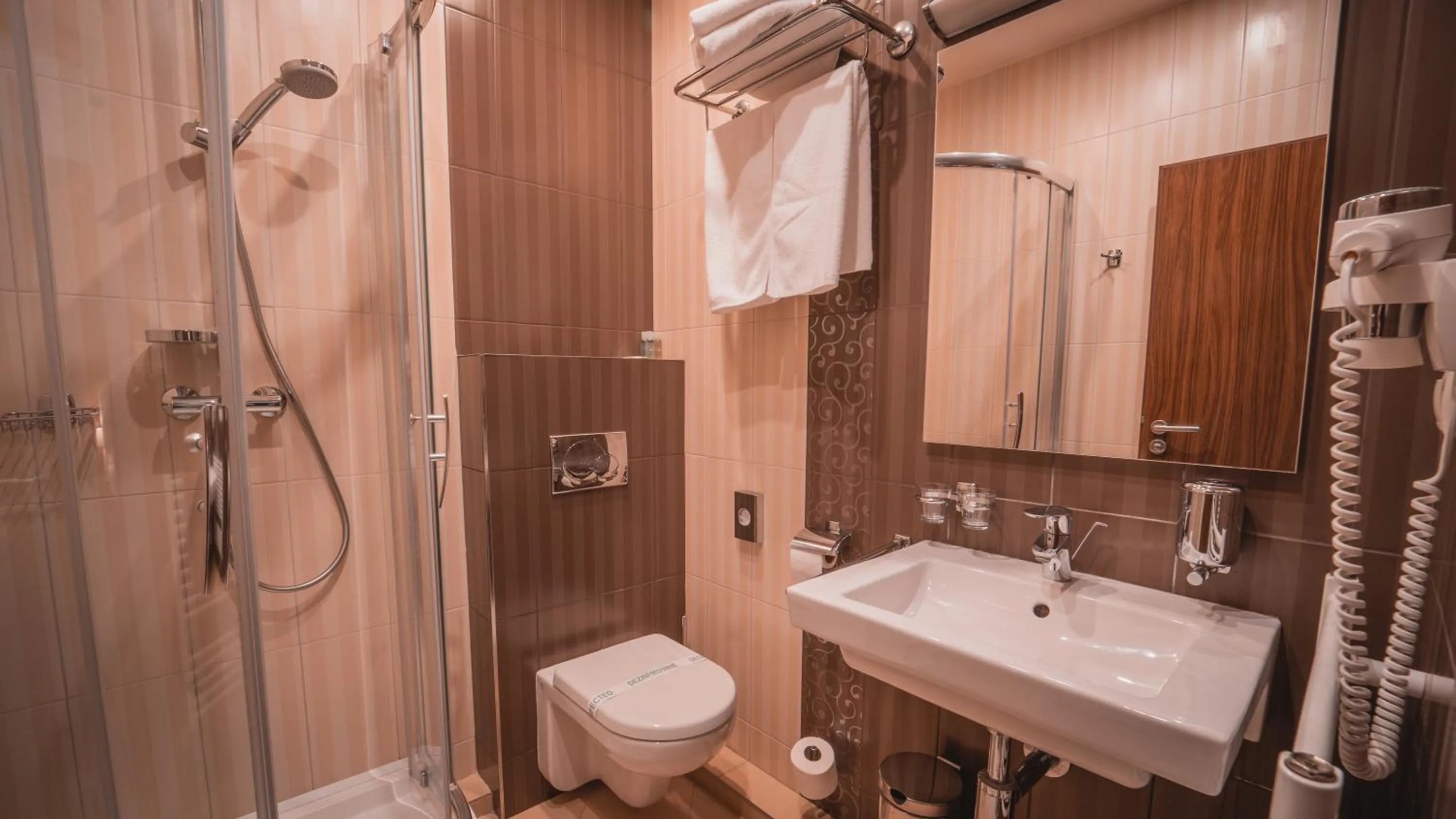 Shower in Dom zdravia - KÚPELE PIENINY