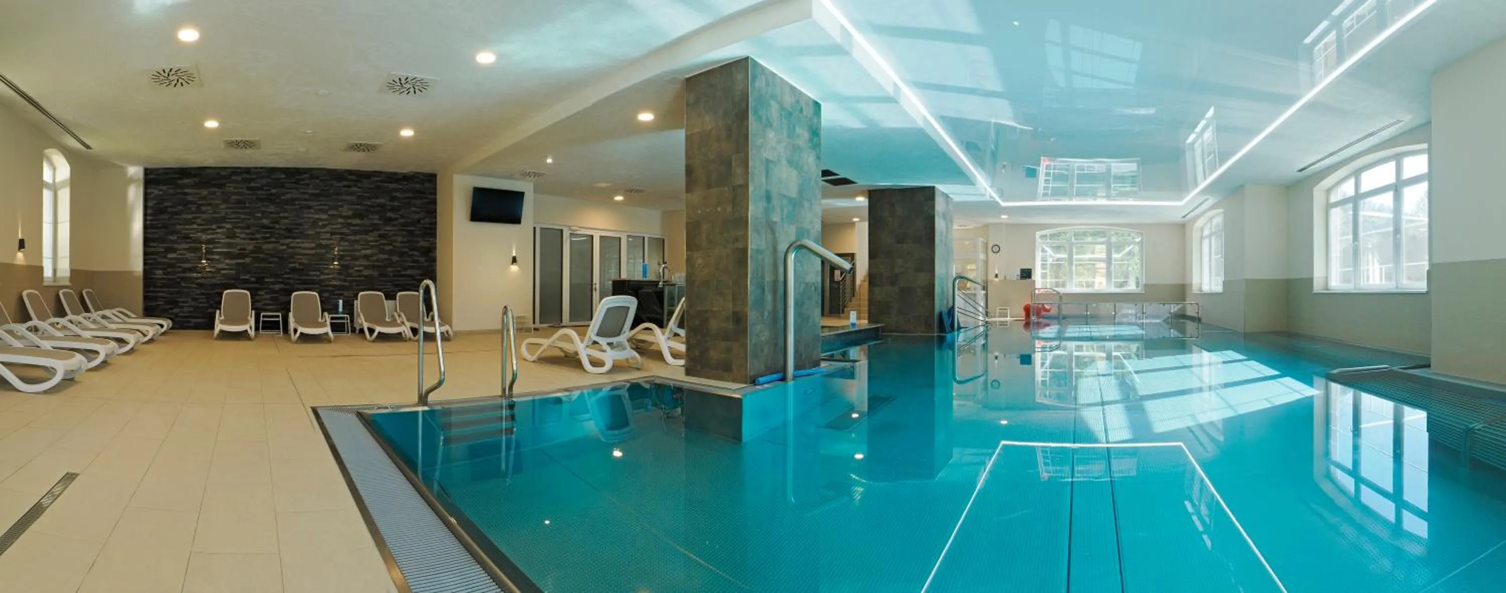 Swimming pool in Dom zdravia - KÚPELE PIENINY