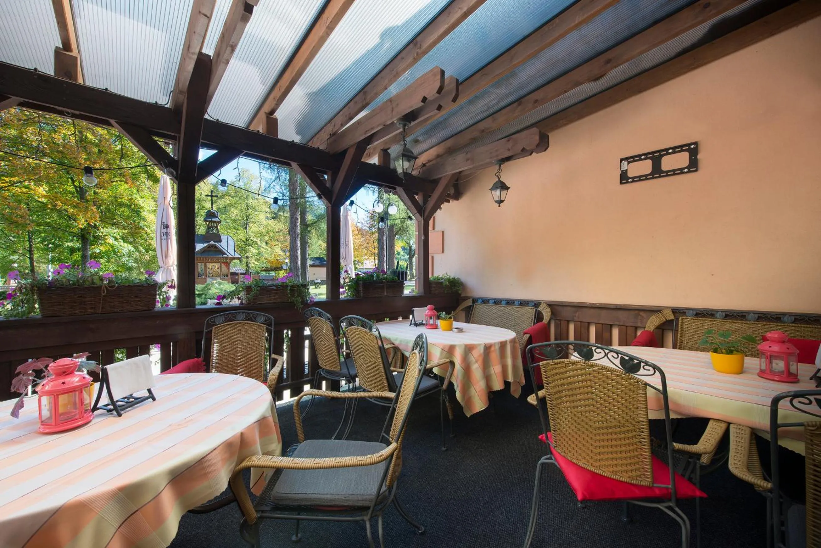 Restaurant/places to eat in Kúpeľné domčeky - KÚPELE ČERVENÝ KLÁŠTOR Smerdžonka