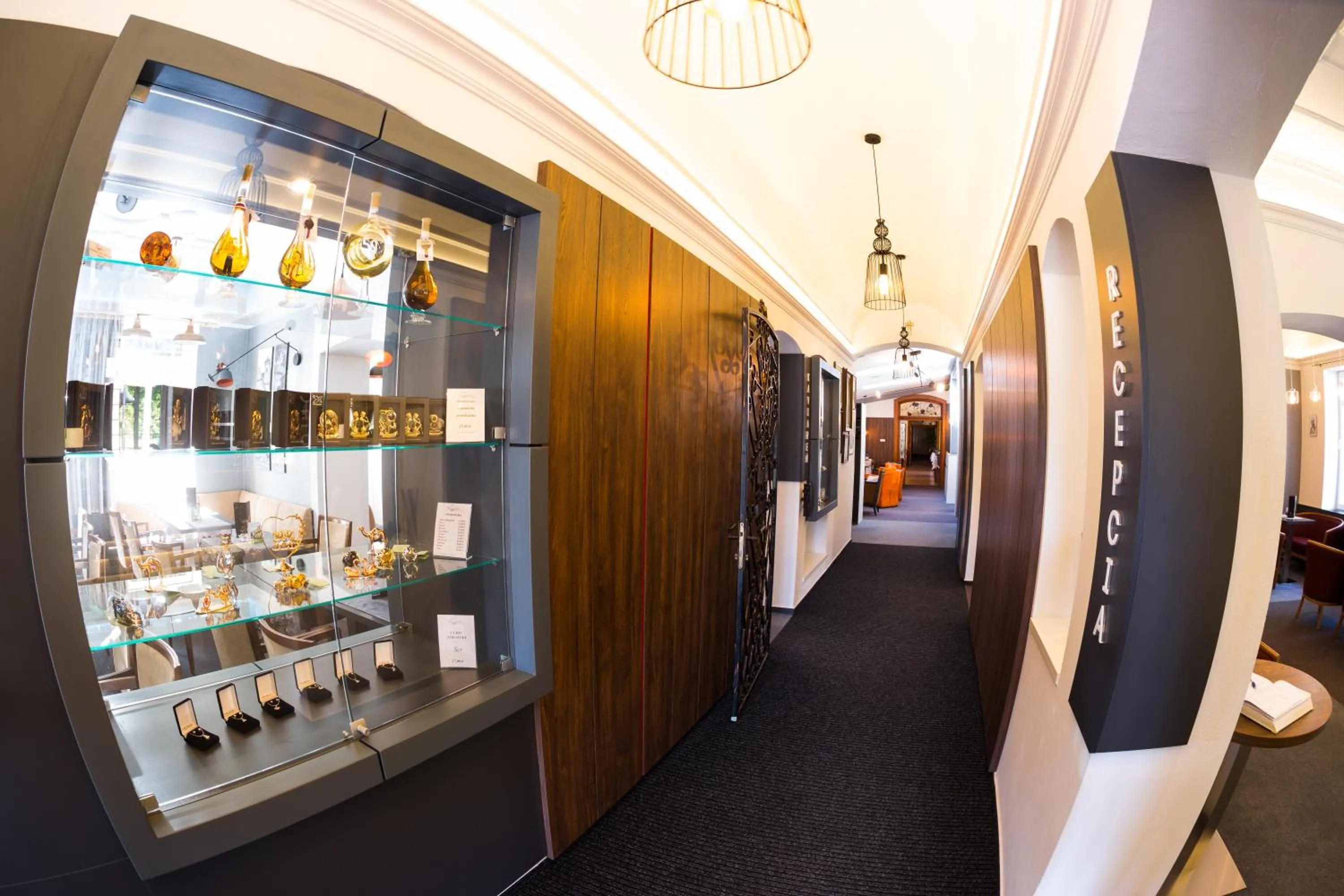 Lounge or bar in Kúpeľné domčeky - KÚPELE ČERVENÝ KLÁŠTOR Smerdžonka