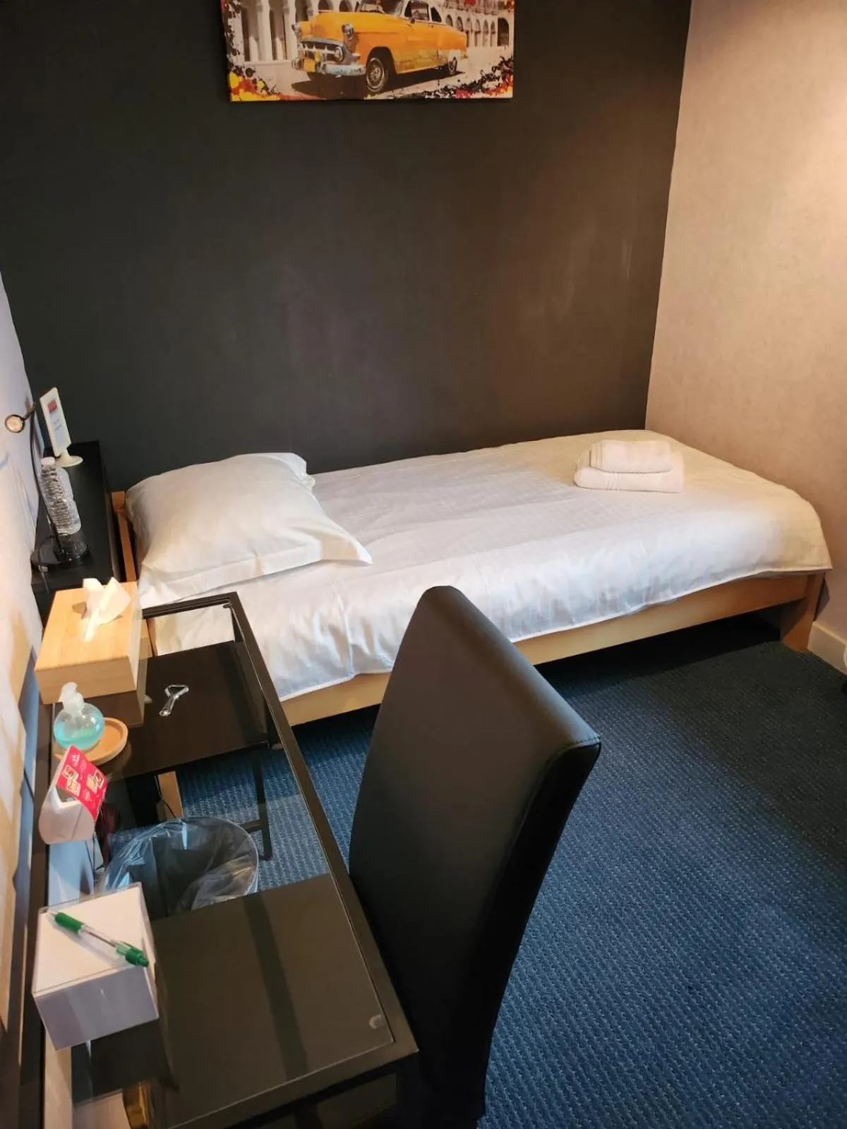 Bed in Hôtel Francorchamps Pitlane Lodge