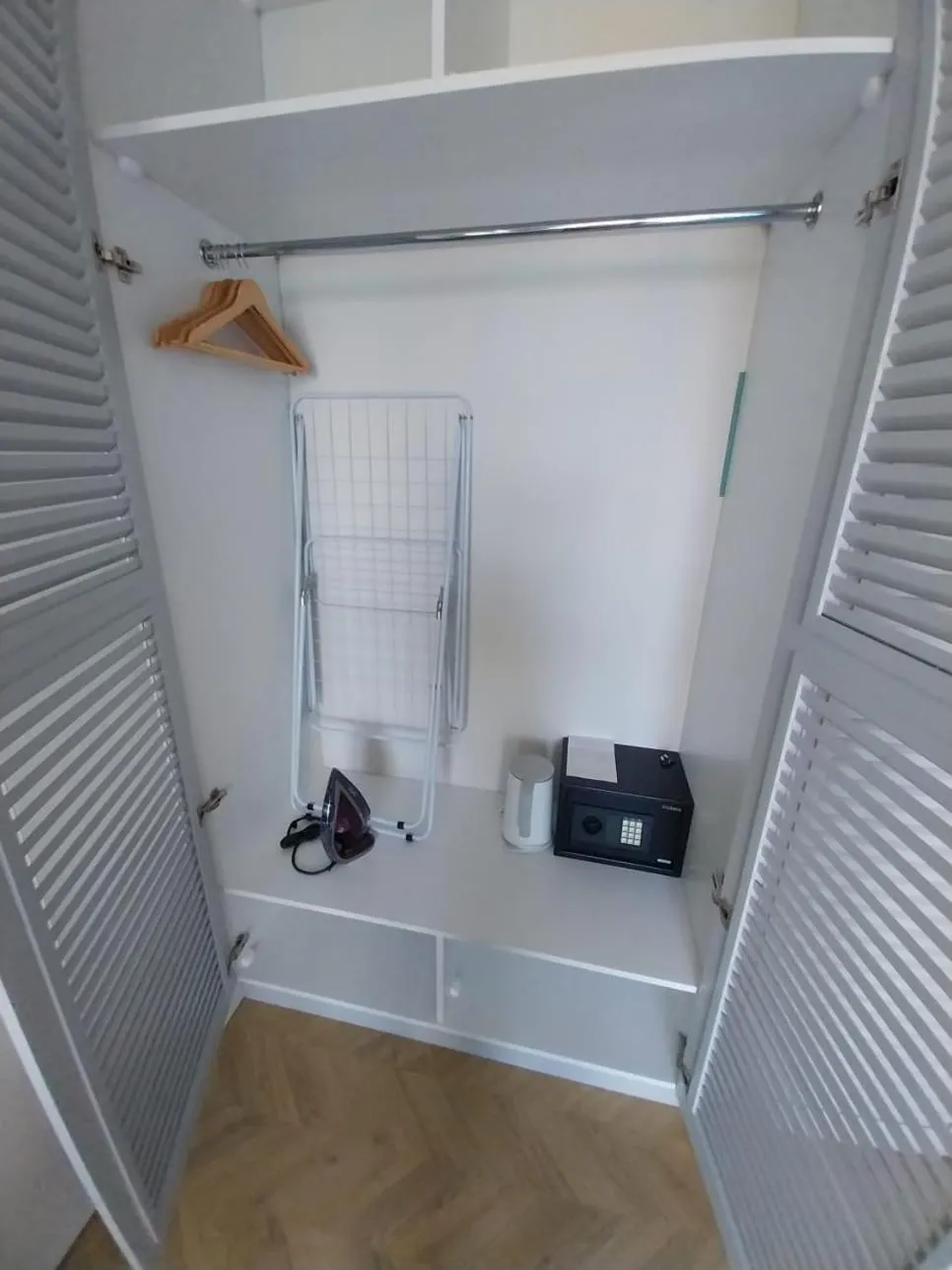 wardrobe in Bellevue Residence Suites