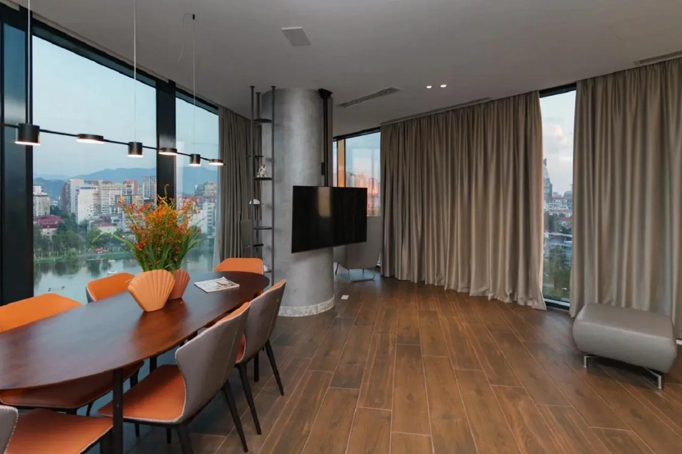 Communal lounge/ TV room in Bellevue Residence Suites