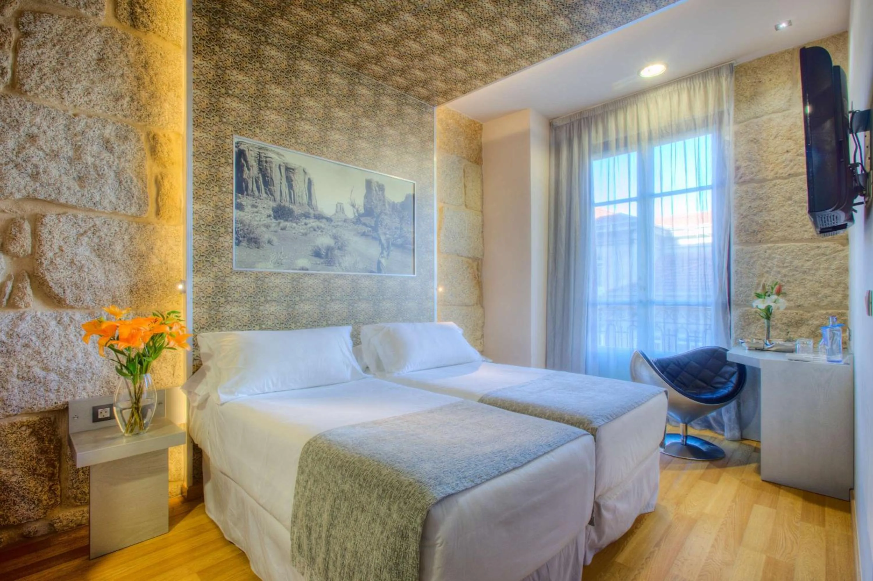 Bedroom, Bed in NH Ourense