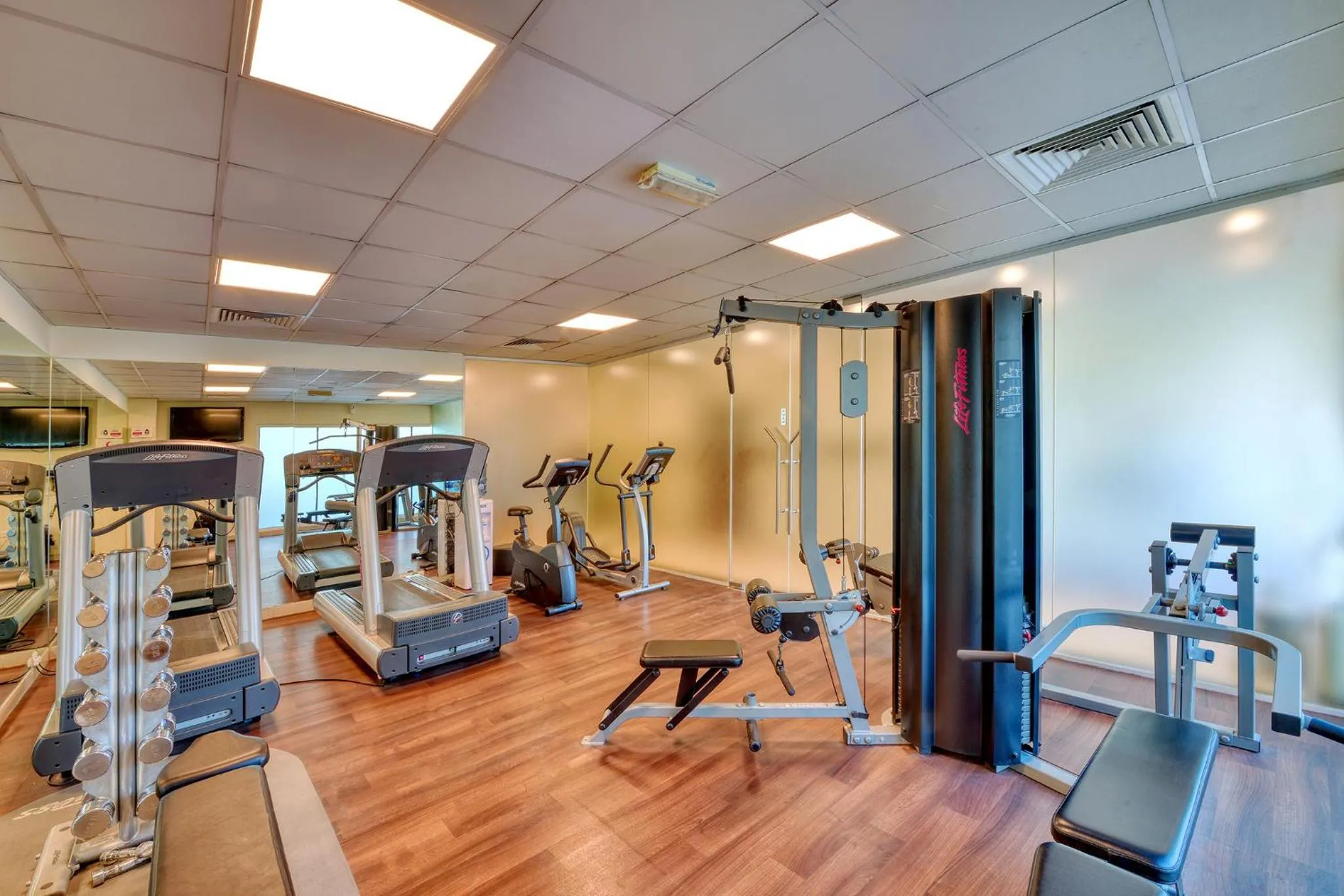 Fitness centre/facilities in Pearl Marina Hotel Apartments