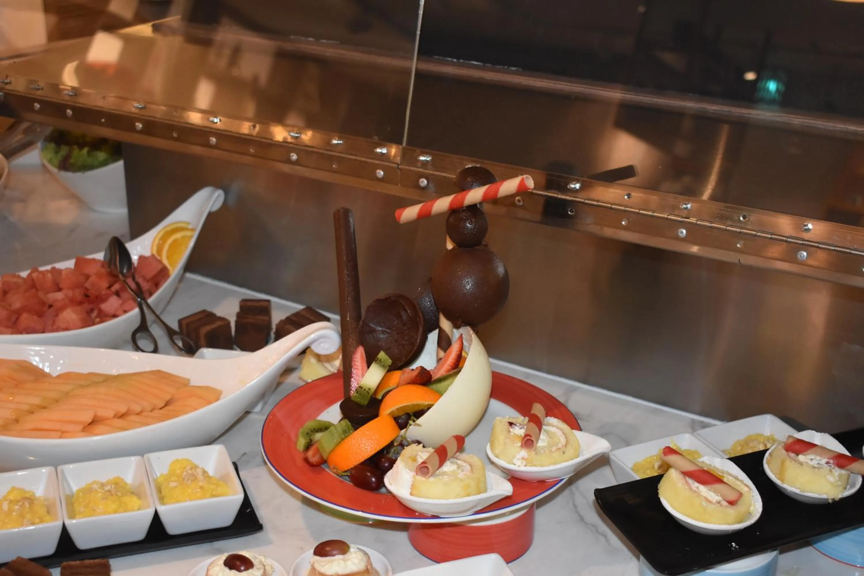 Restaurant/places to eat in Pearl Marina Hotel Apartments