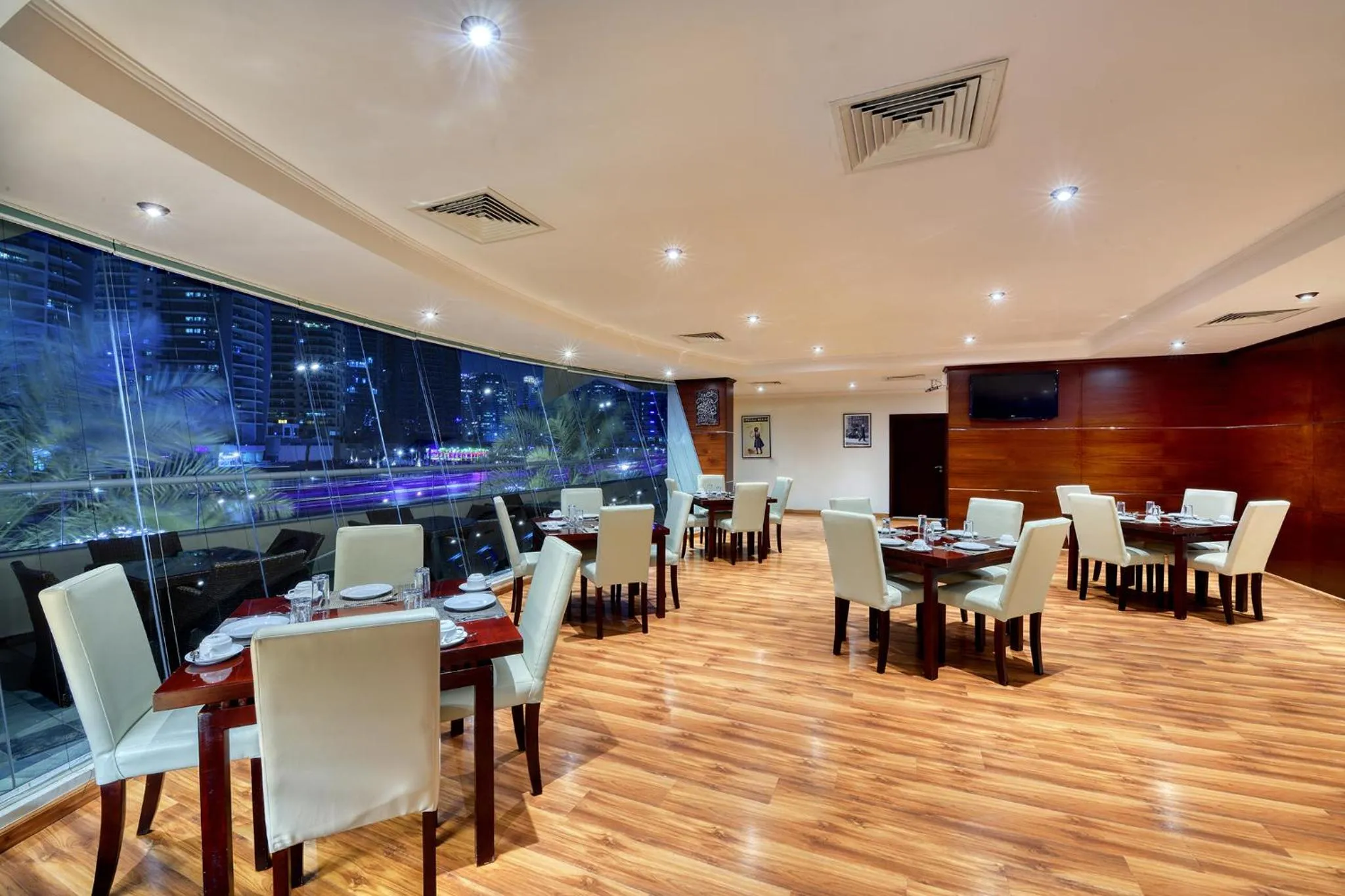 Restaurant/places to eat in Pearl Marina Hotel Apartments