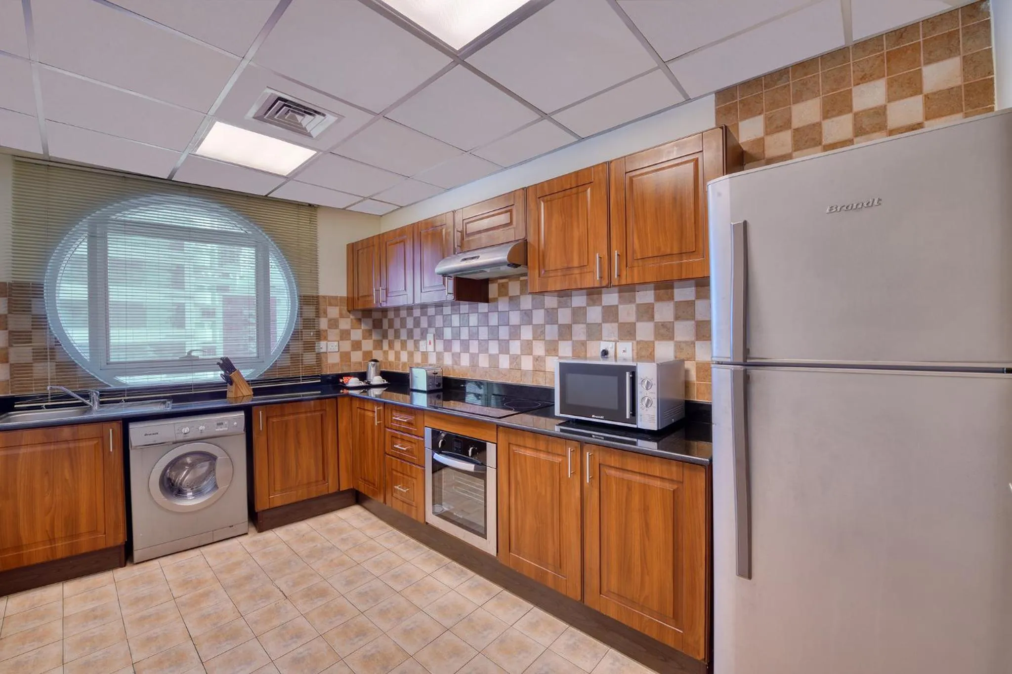 Kitchen or kitchenette in Pearl Marina Hotel Apartments