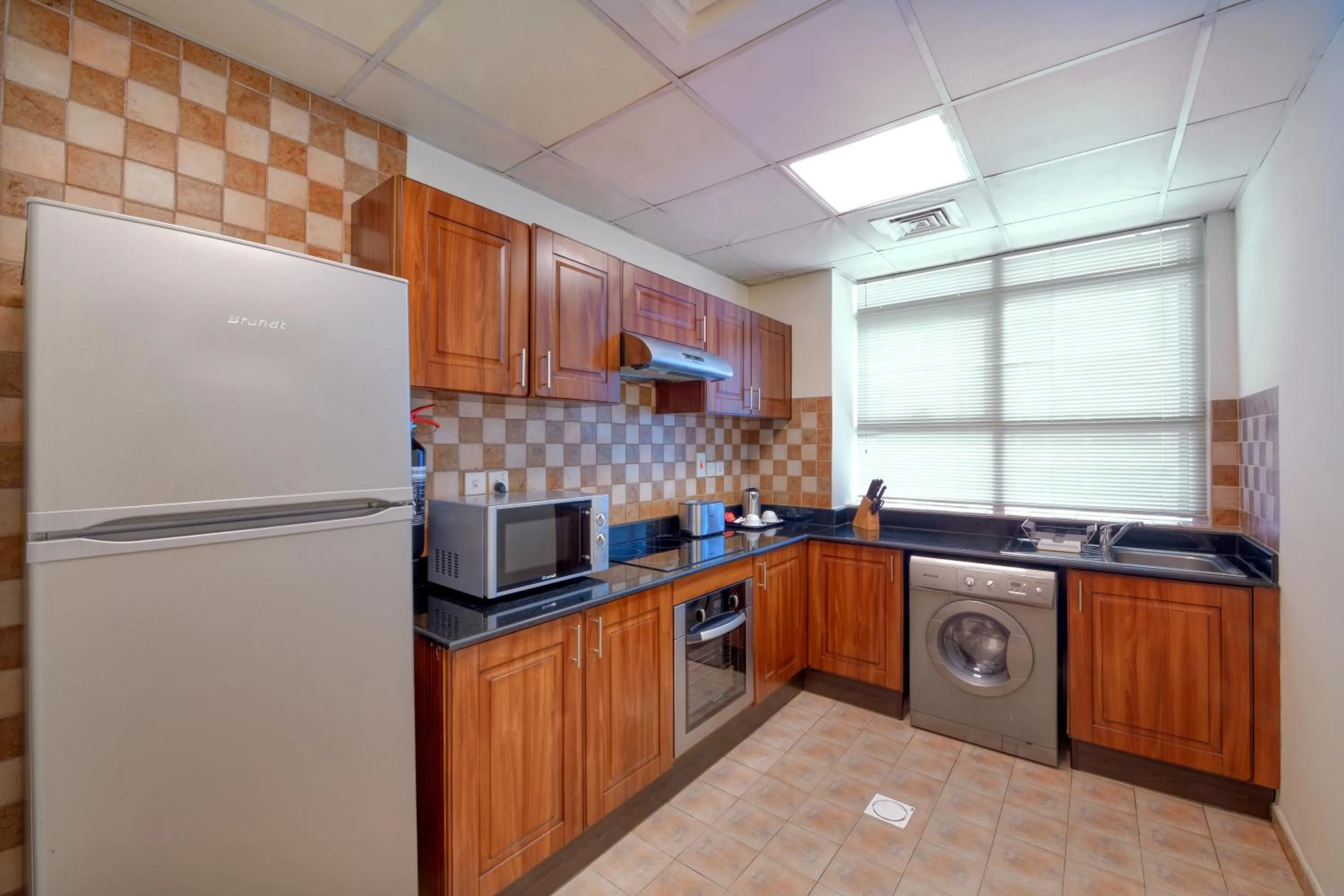 Kitchen or kitchenette in Pearl Marina Hotel Apartments