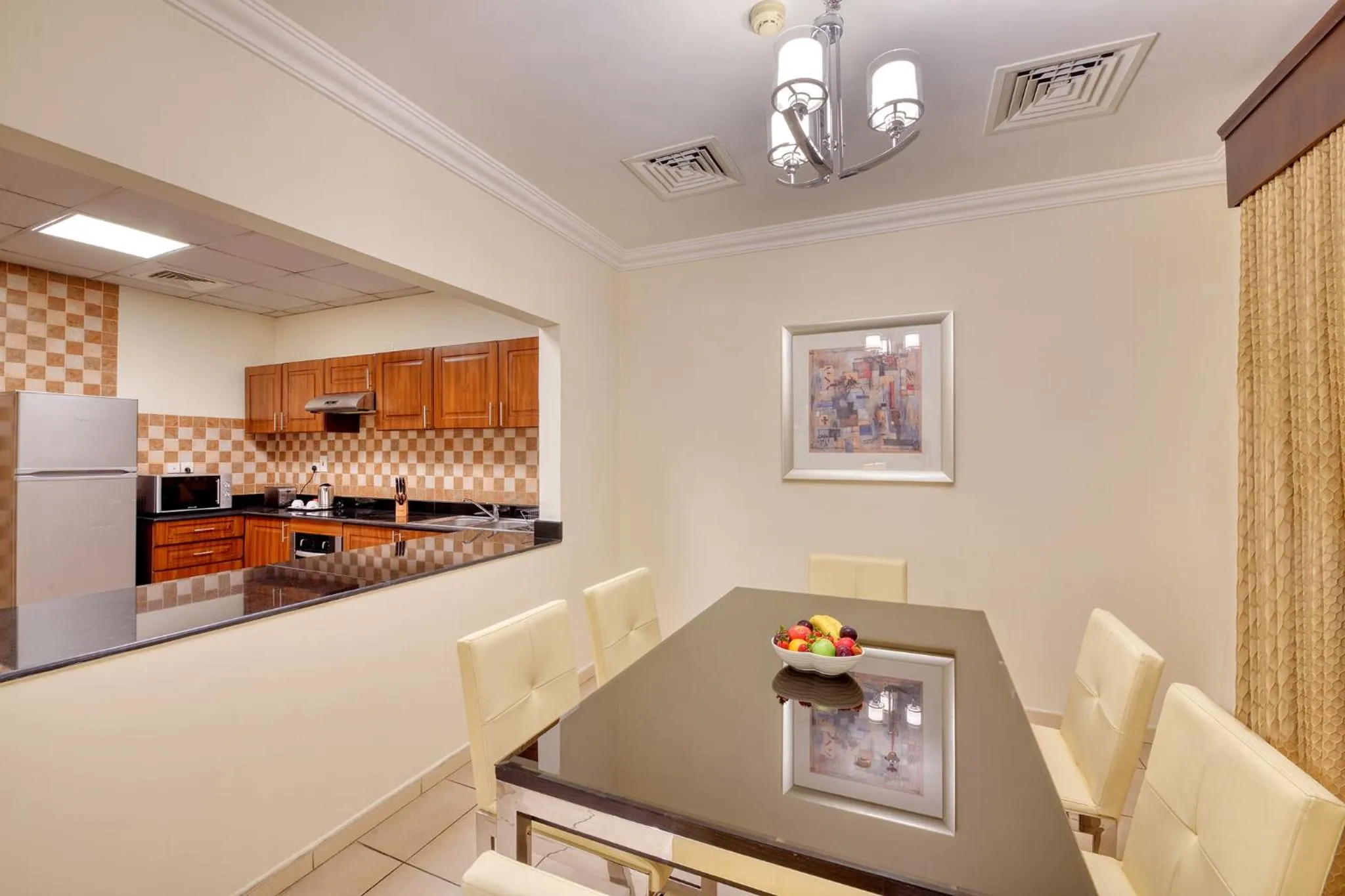 Dining area in Pearl Marina Hotel Apartments
