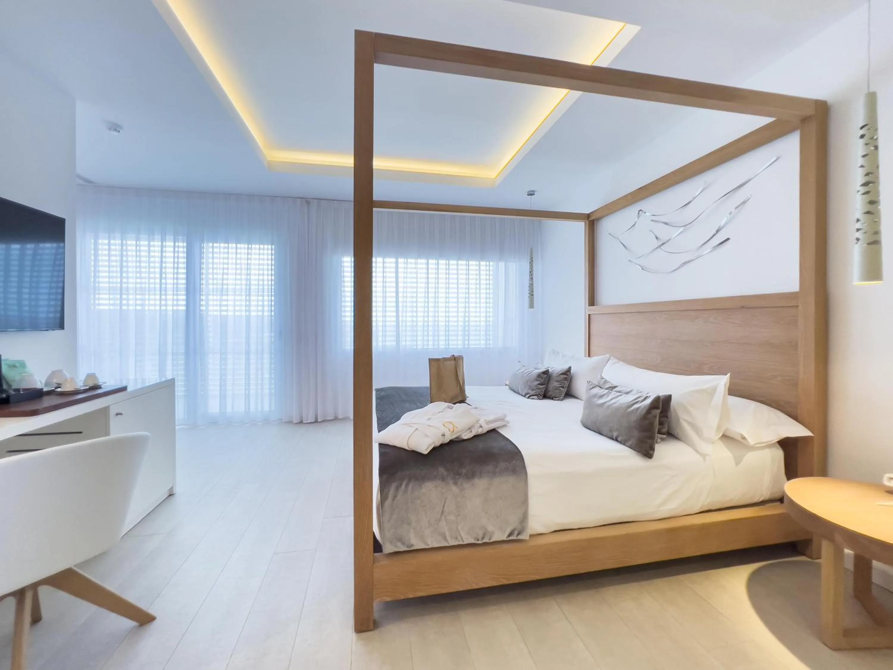 Photo of the whole room, Bed in Hotel Cala Saona & Spa