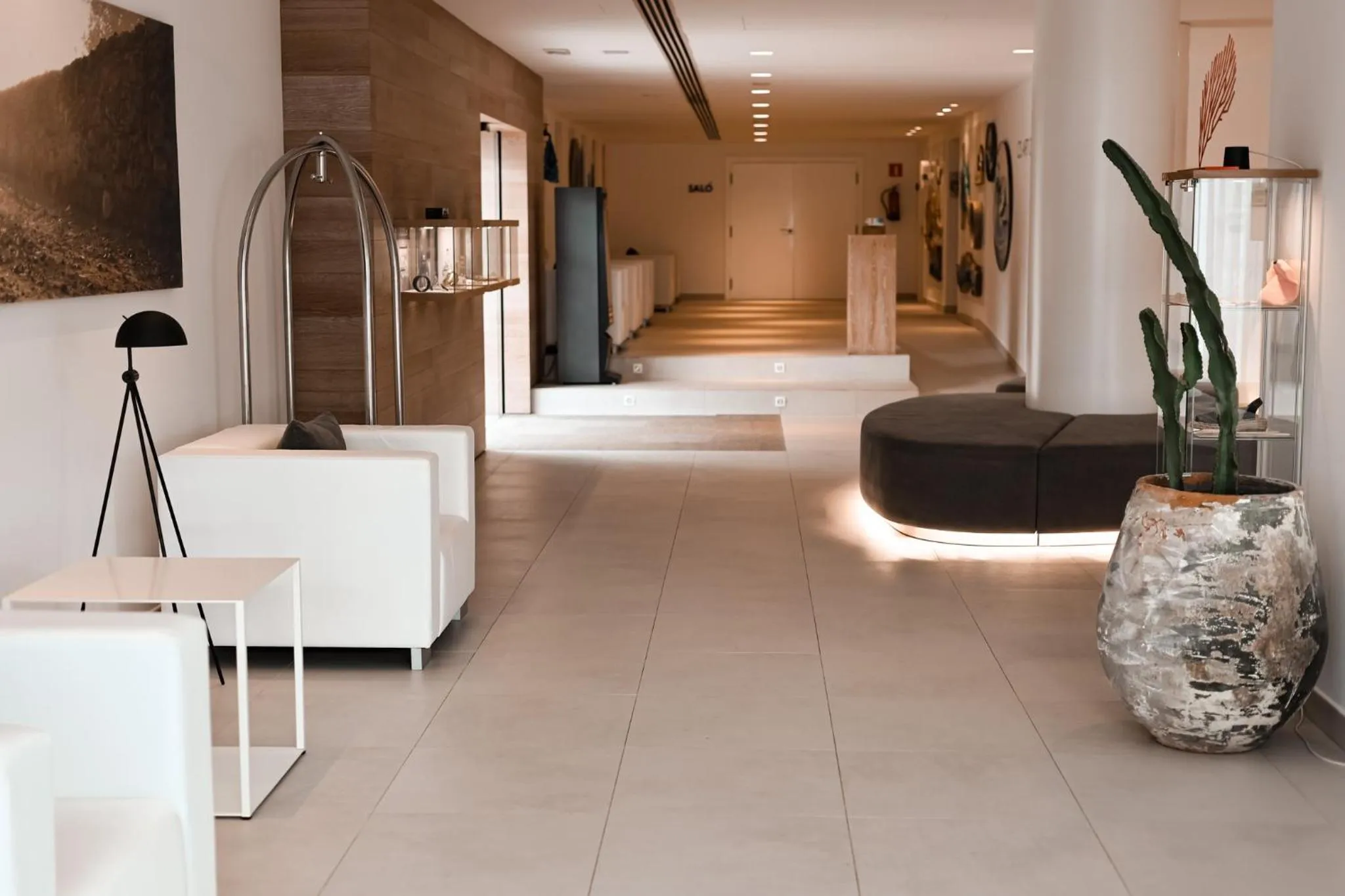 Lobby or reception, Bed in Hotel Cala Saona & Spa