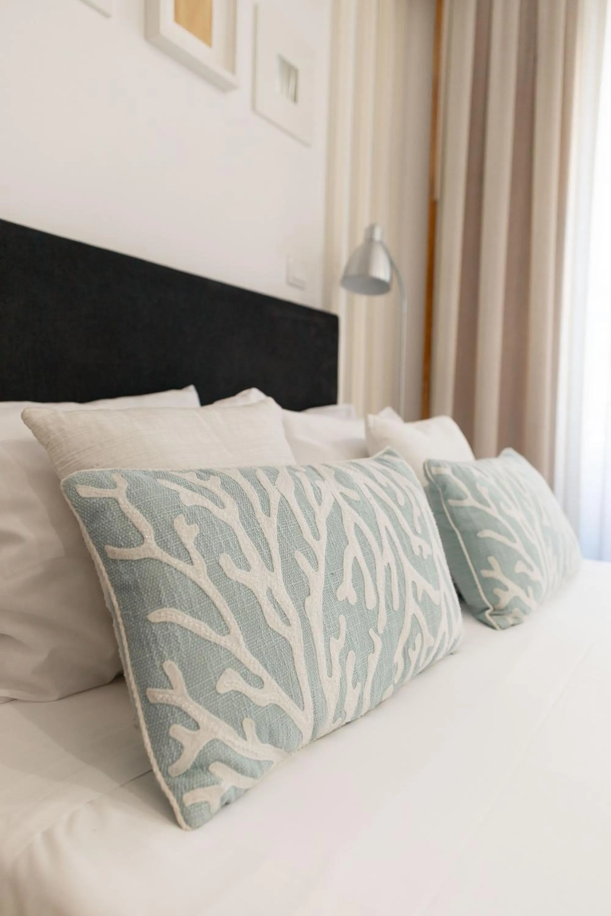 Photo of the whole room, Bed in Bellu Suites