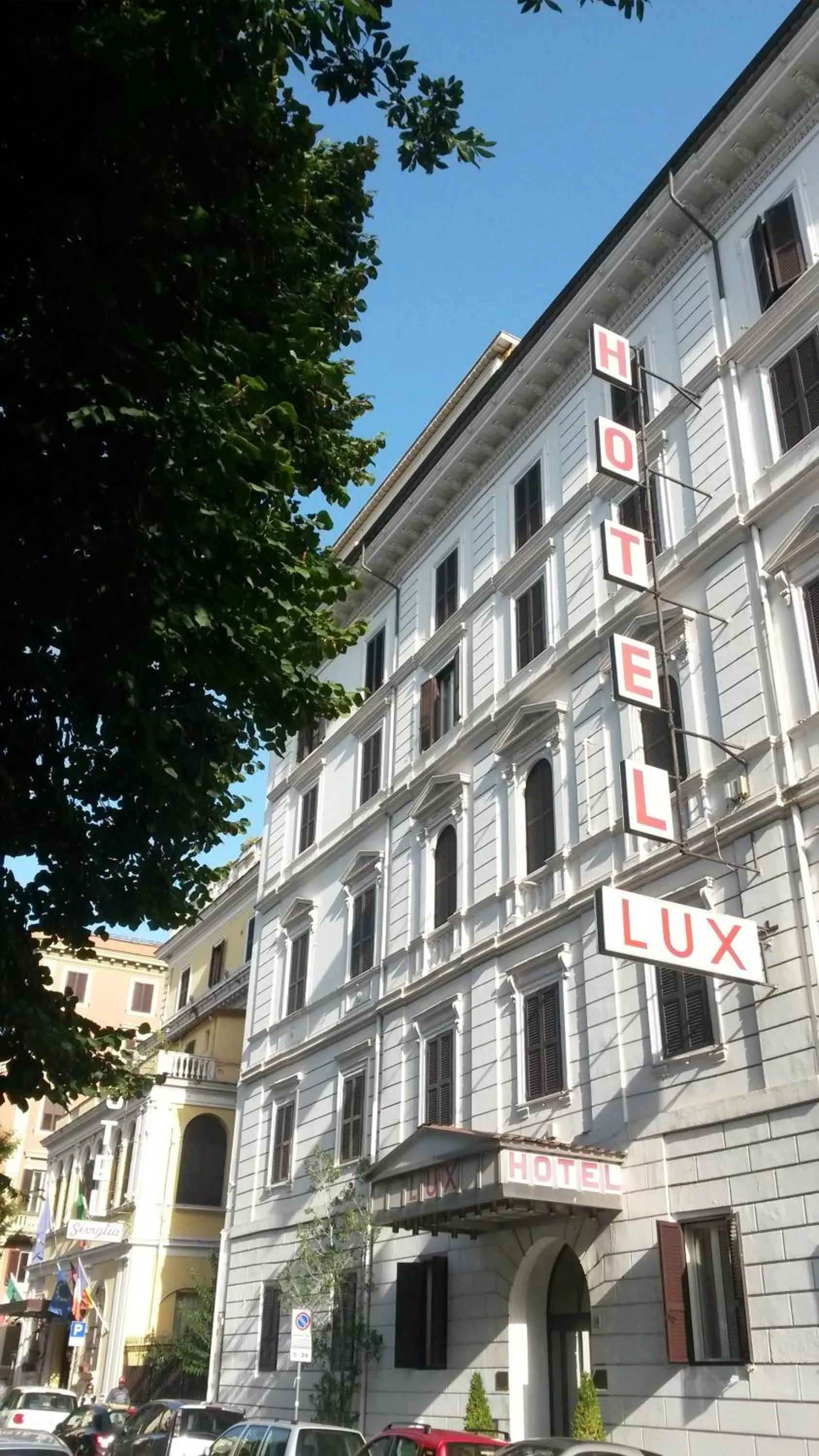 Facade/entrance in Raeli Hotel Lux