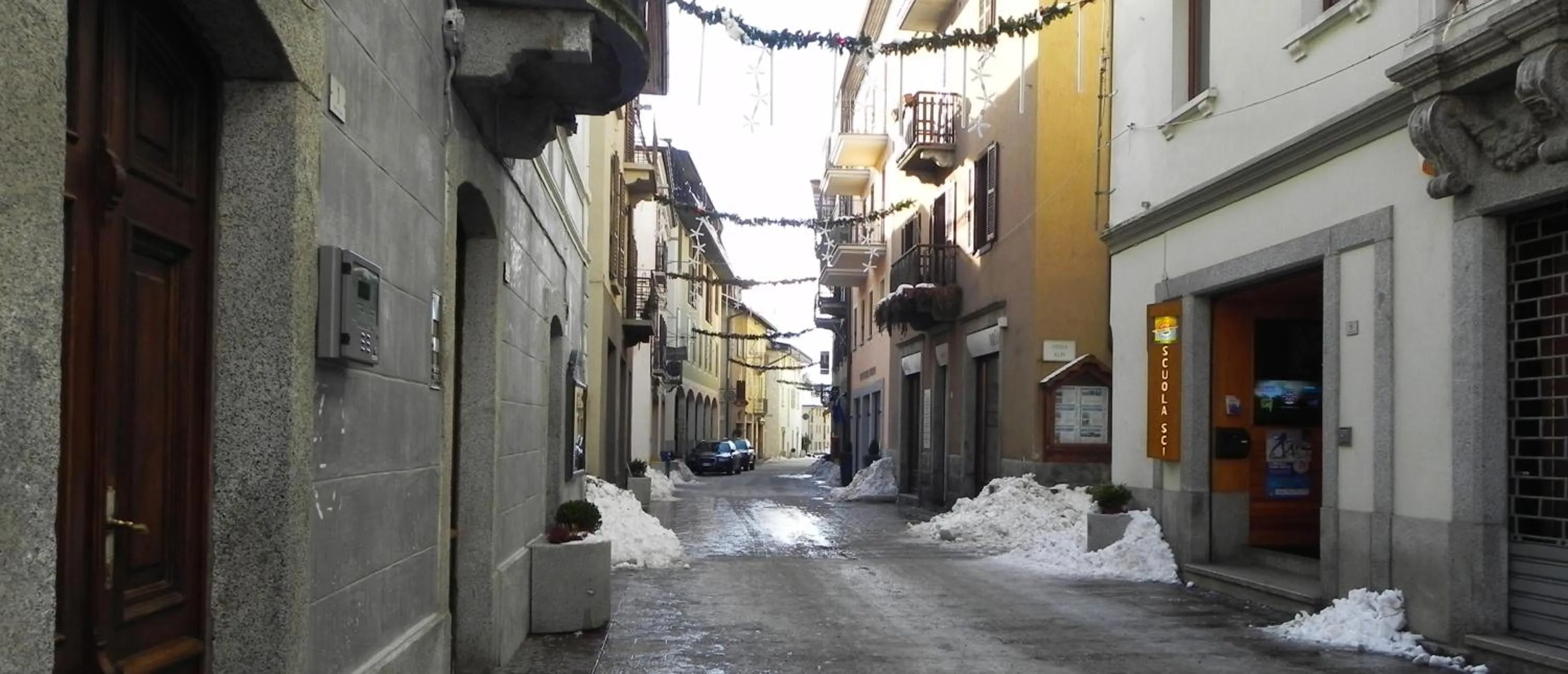 Shopping Area in Residence Acero Rosso