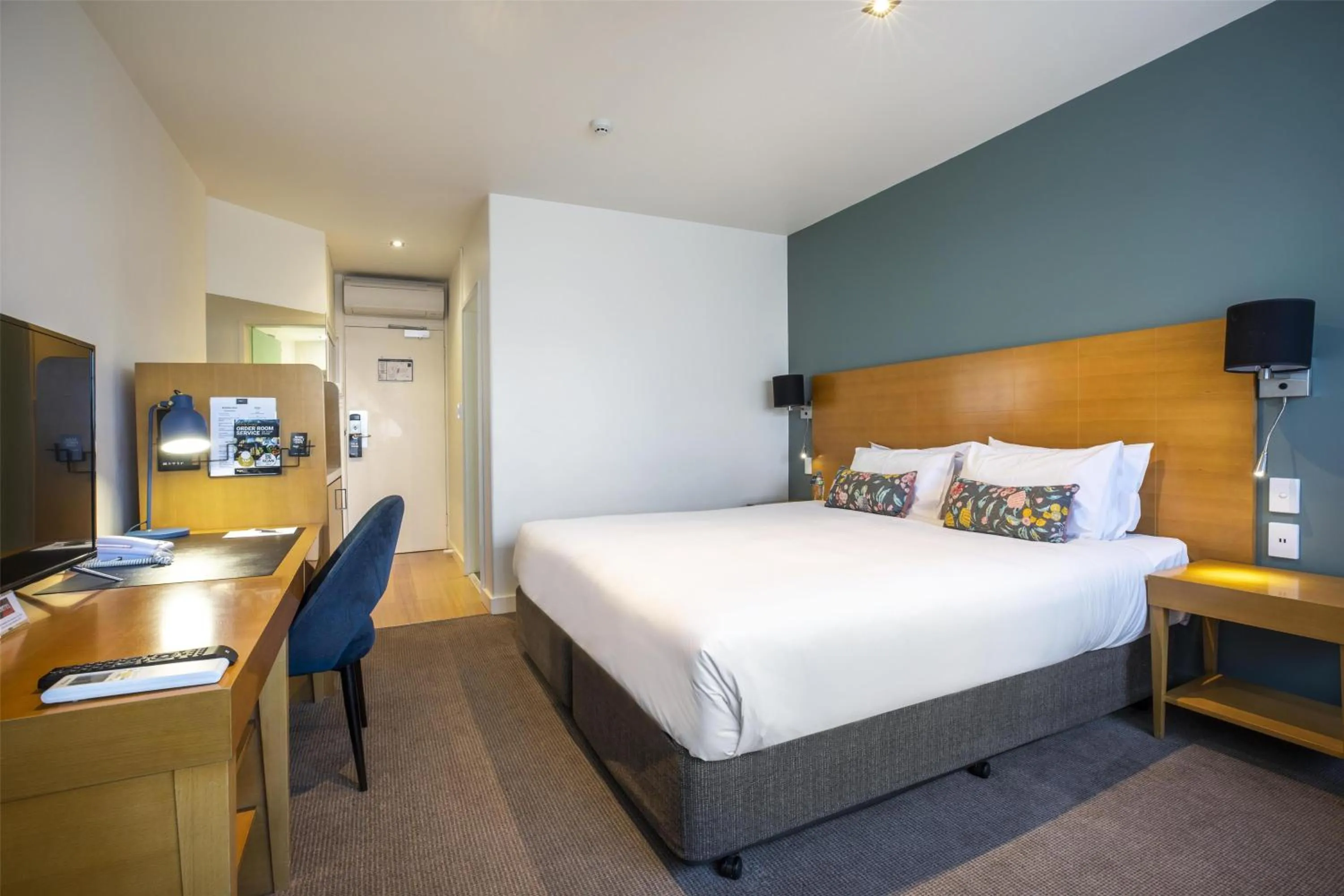 Bedroom, Bed in Nightelier Devonport Gateway Hotel