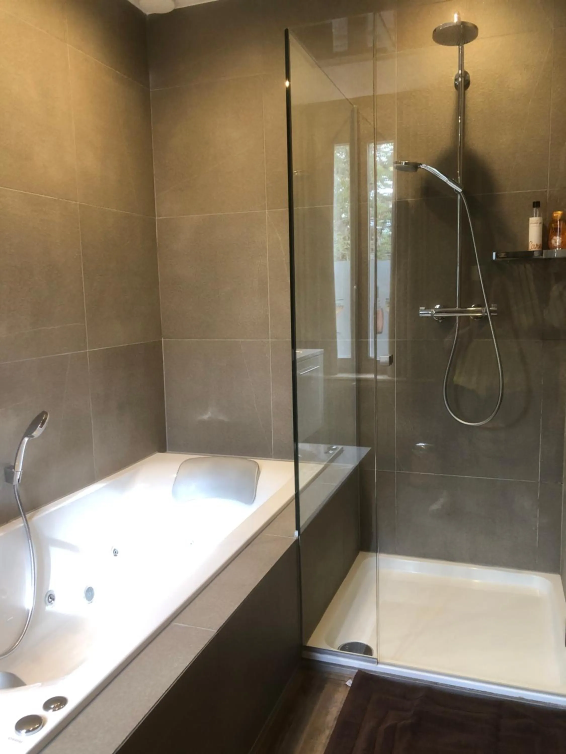 Shower in Hotel Duivels Paterke Harelbeeksestraat 29, 8500 Kortrijk