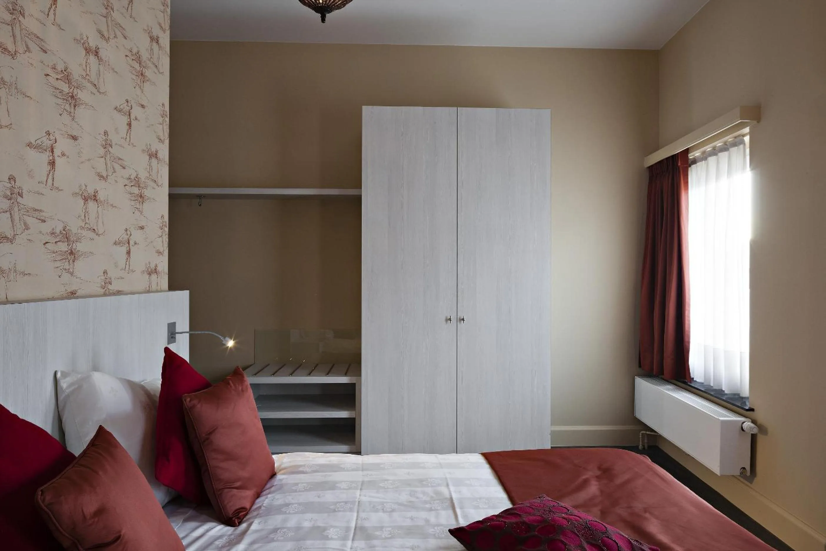 Decorative detail, Bed in Hotel Duivels Paterke Harelbeeksestraat 29, 8500 Kortrijk