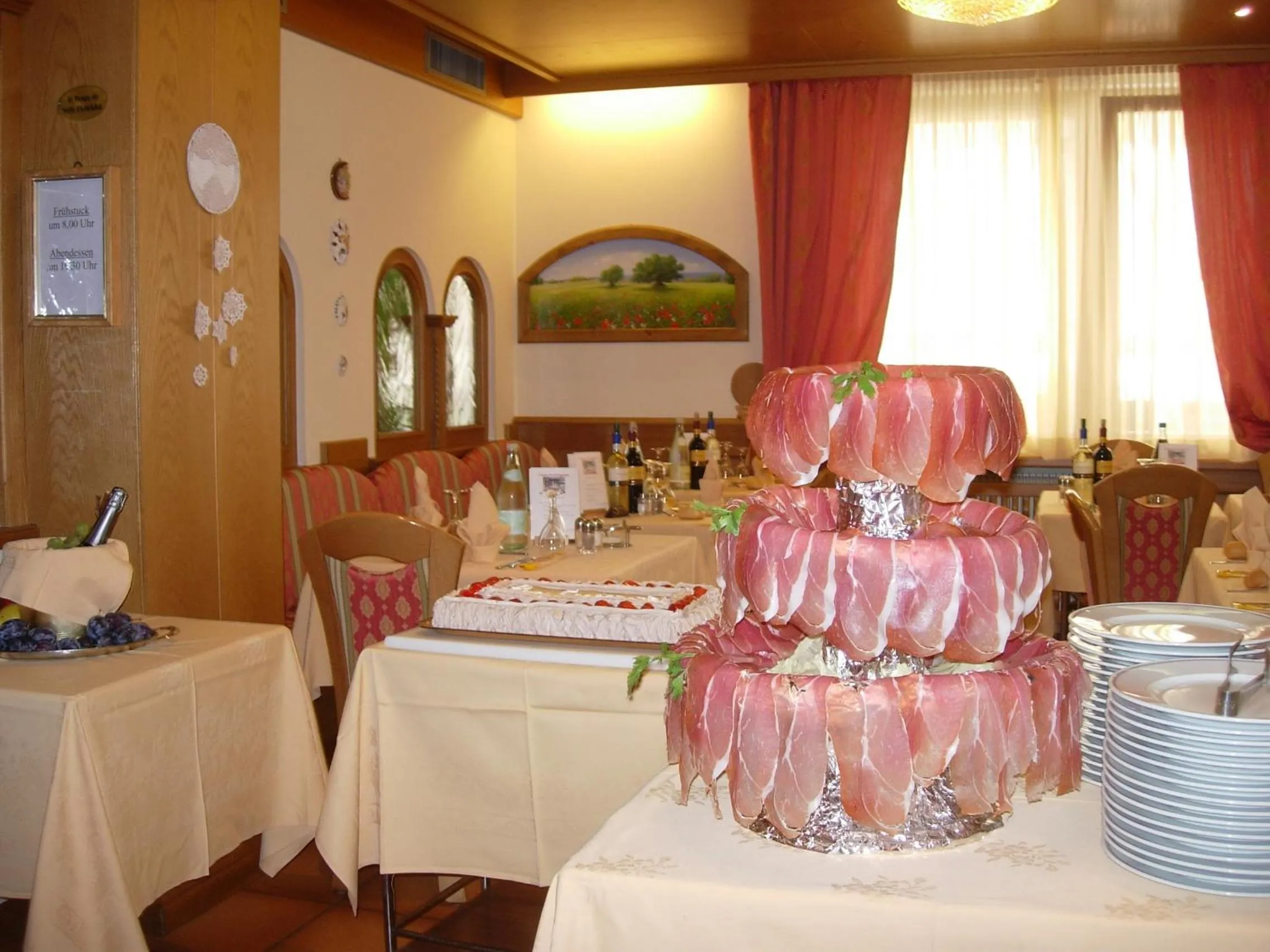 Restaurant/places to eat in Hotel Collini