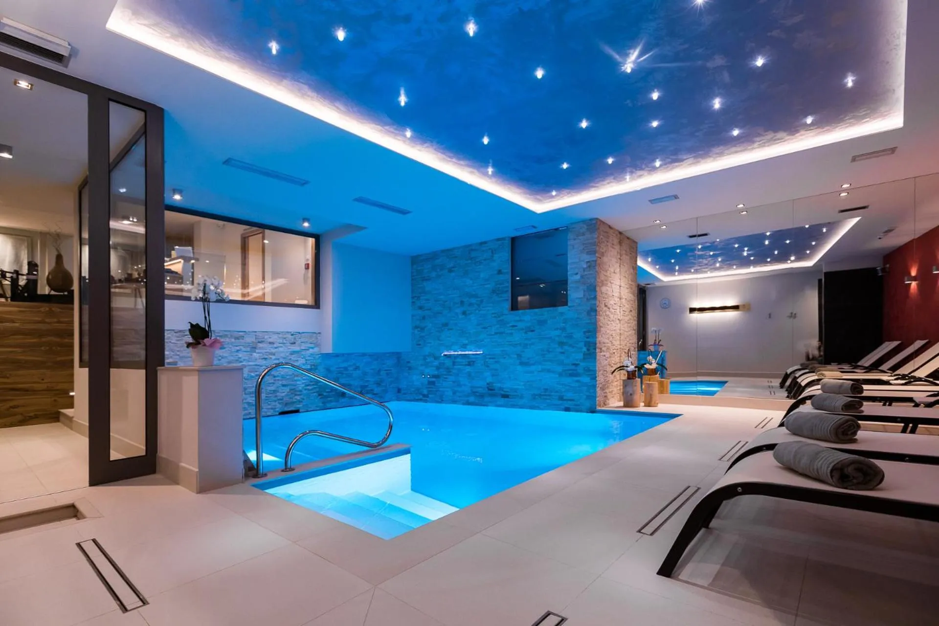 Swimming pool in Hotel Collini