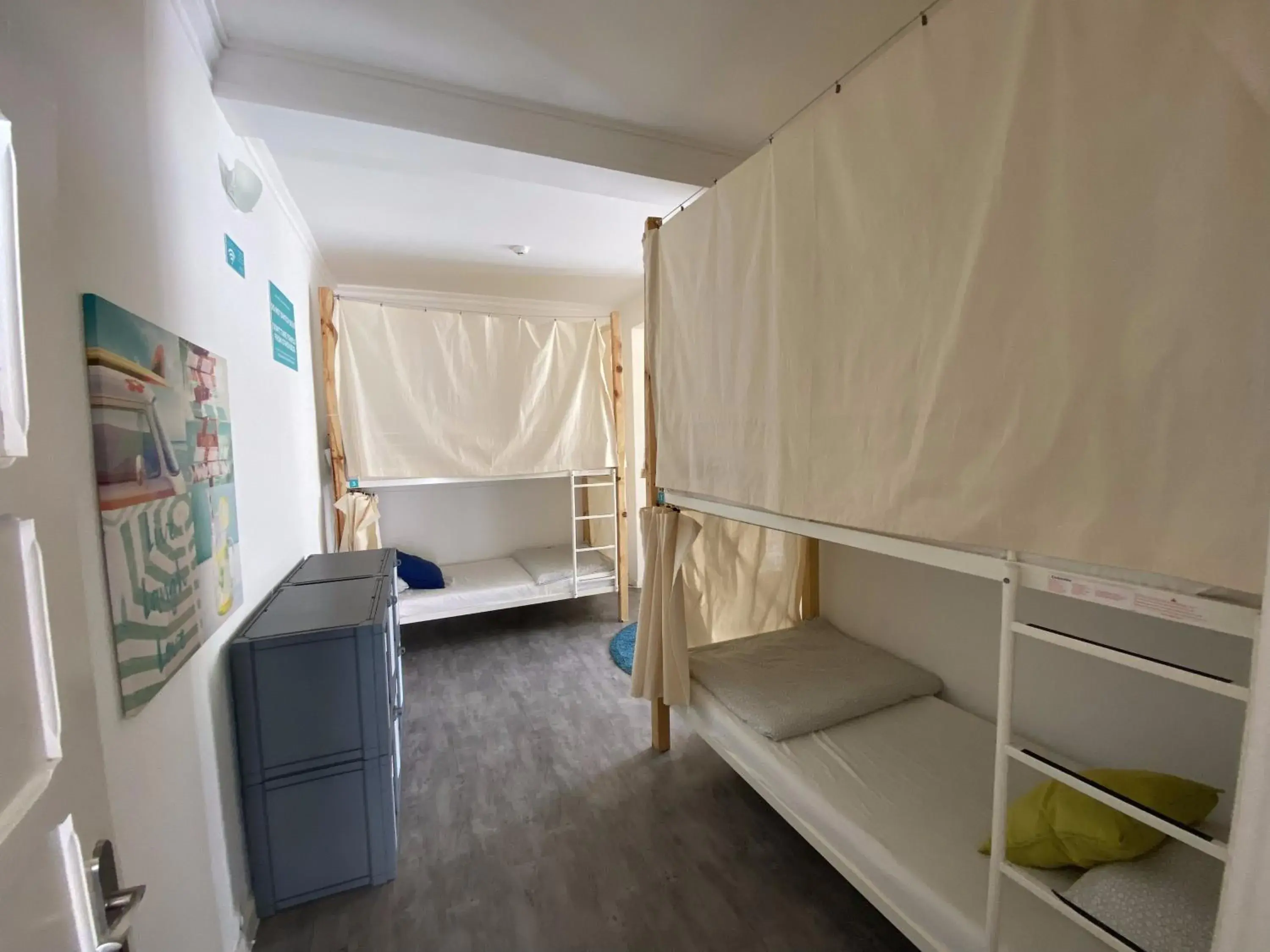 Bed in 6-Bed Mixed Dormitory Room in Surfer's Den Ericeira Bed in 6-Bed Mixed Dormitory Room in Surfer's Den Ericeira