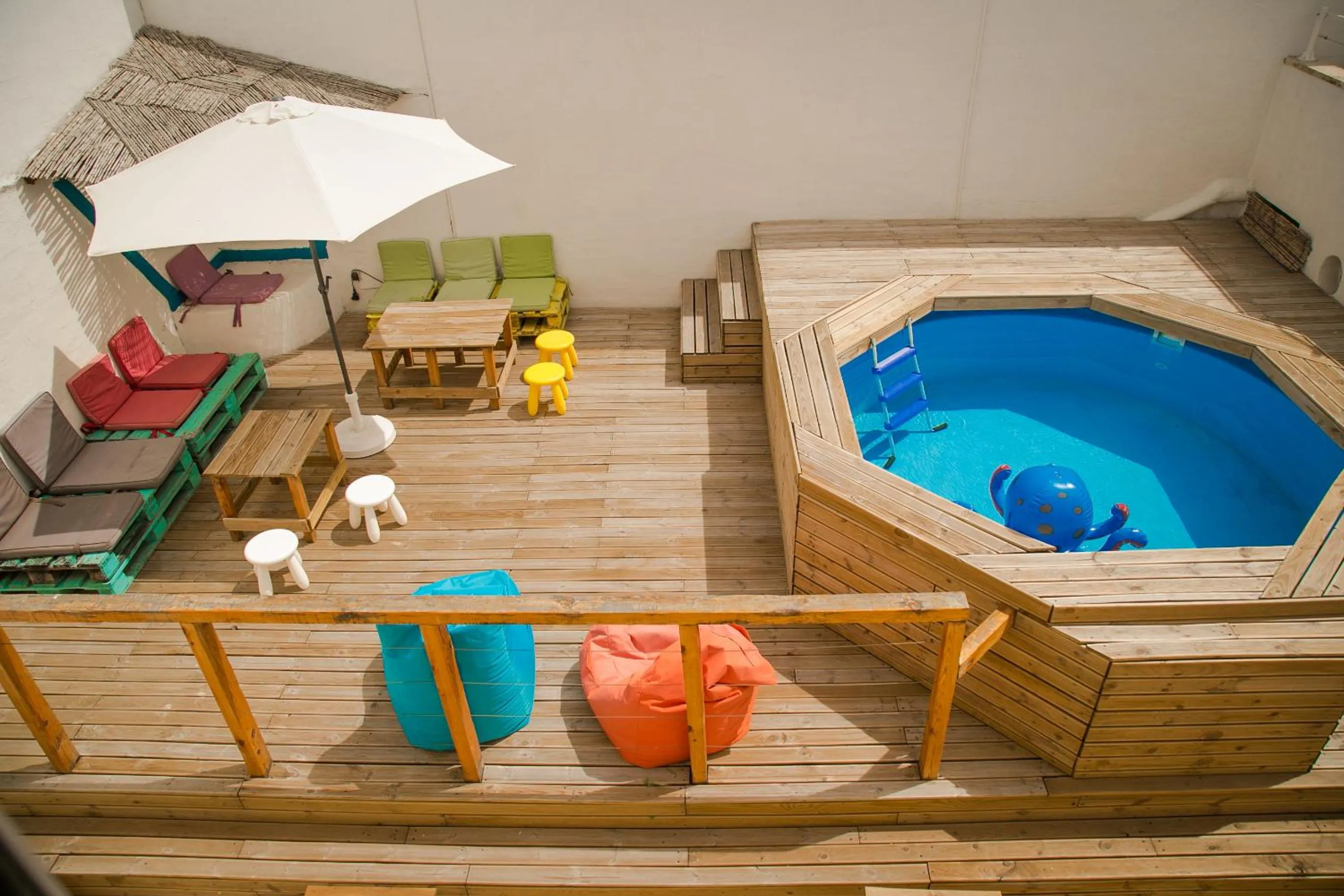 Pool view in Surfer's Den Ericeira