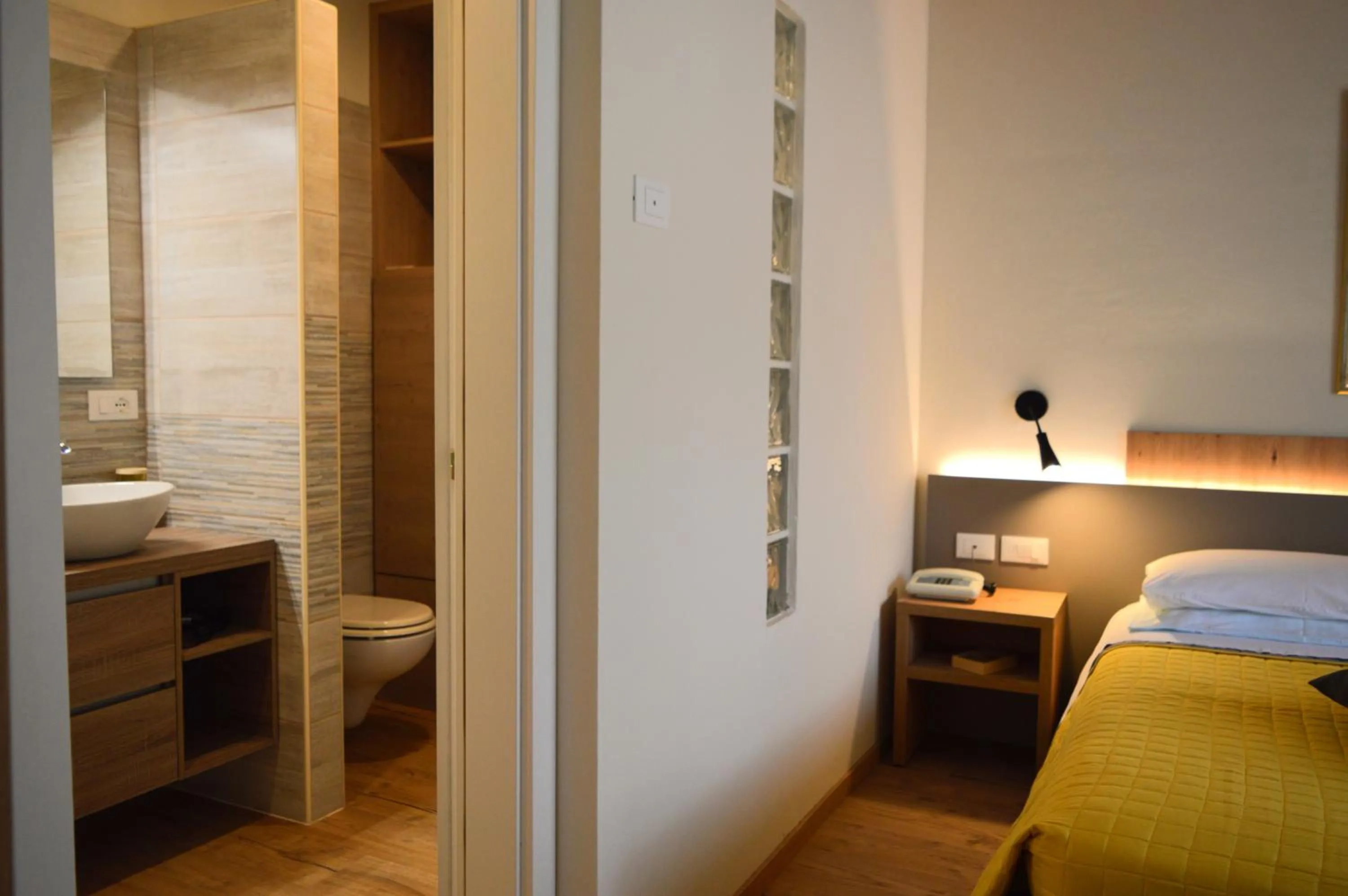 Bathroom, Bed in Hotel Wanda