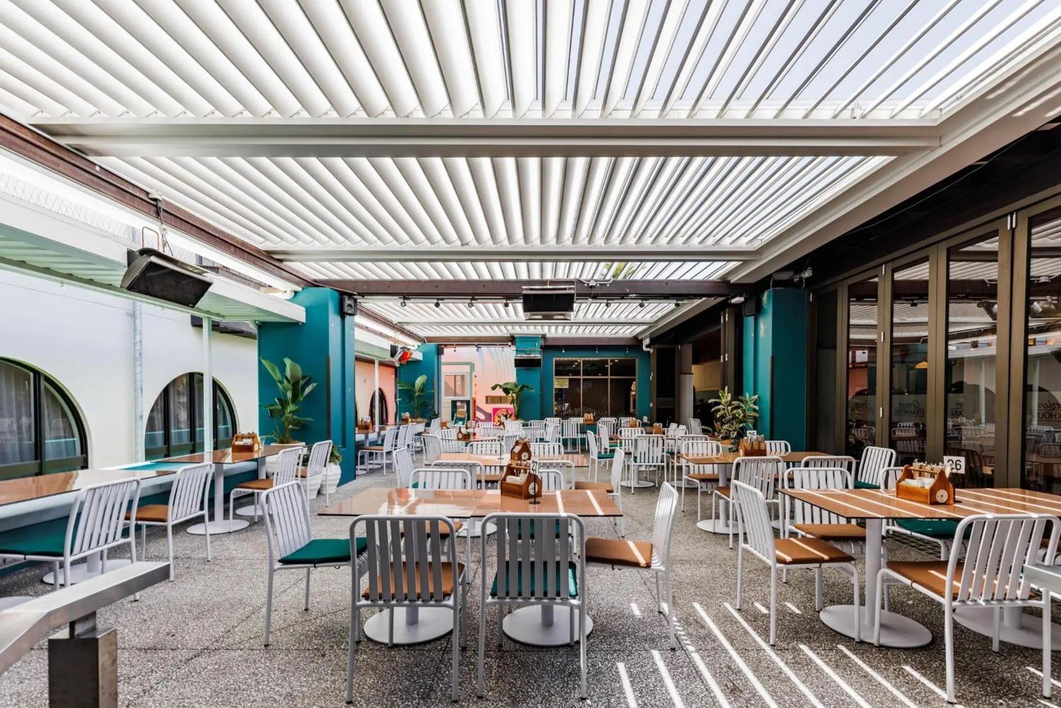 Restaurant/places to eat in Nightelier Mermaid Waters