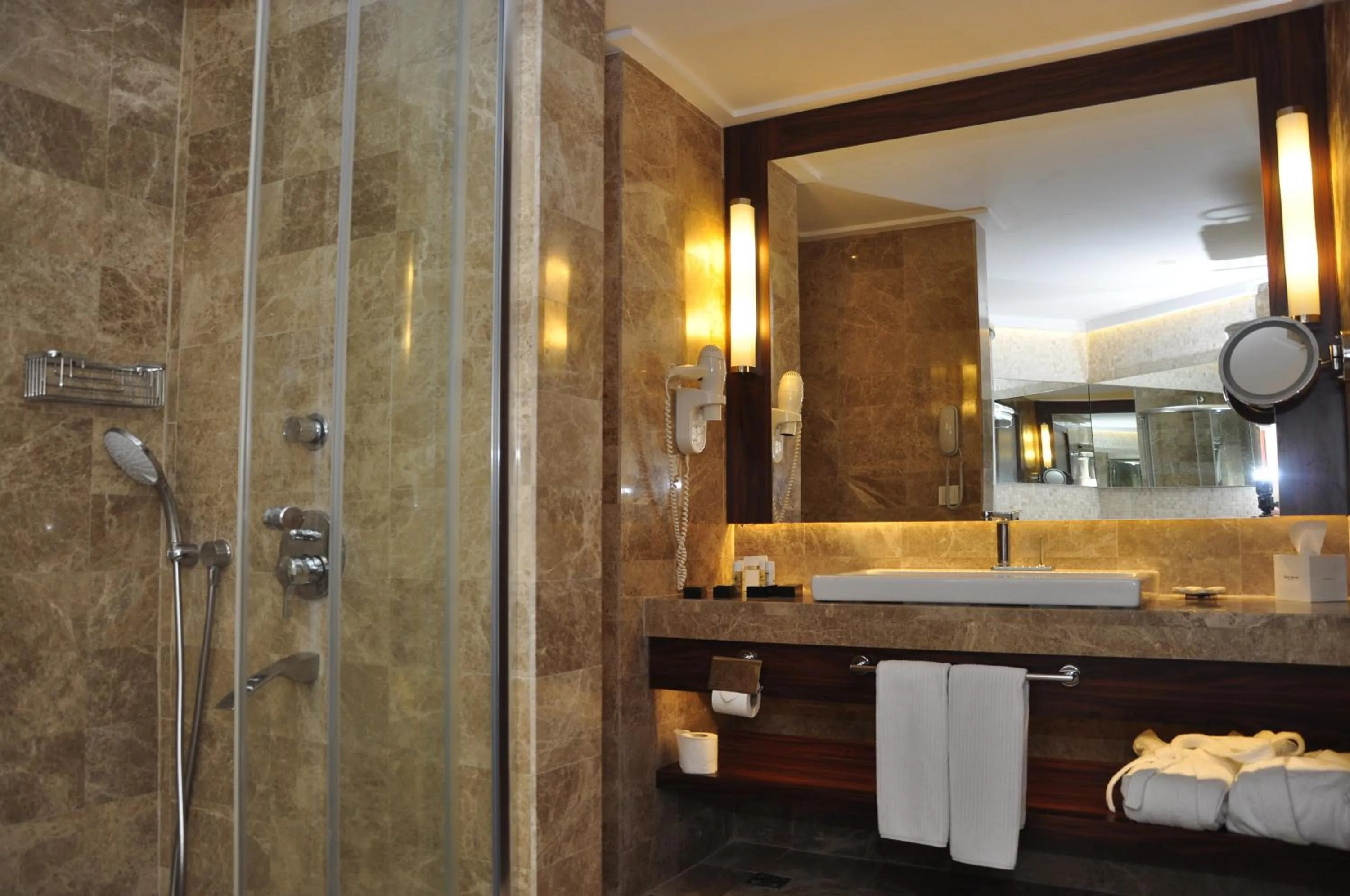 Shower in Ikbal Thermal Hotel & Spa Afyon