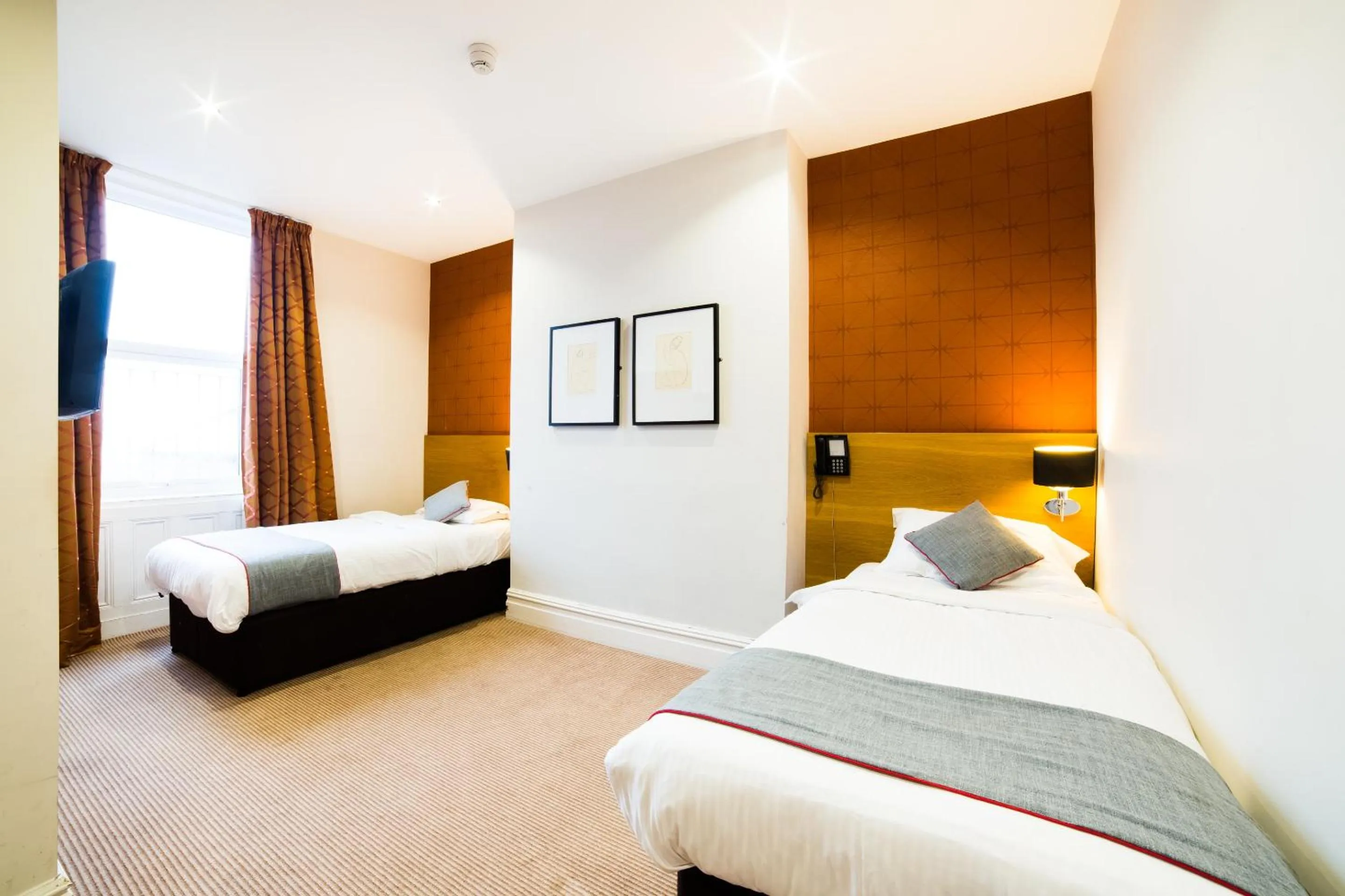 Bedroom, Bed in OYO Imperial Hotel