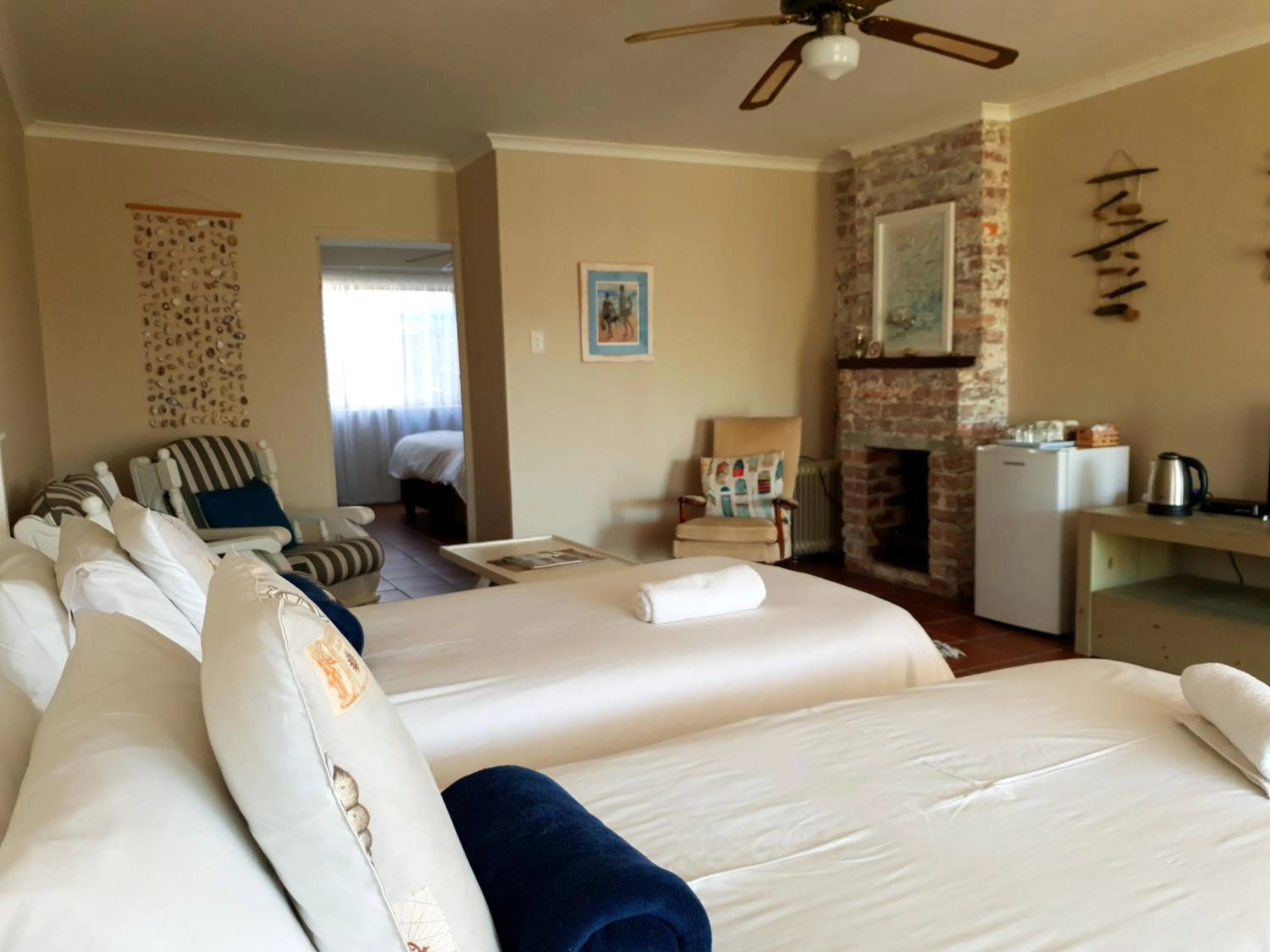 Photo of the whole room, Bed in Saxon Lodge