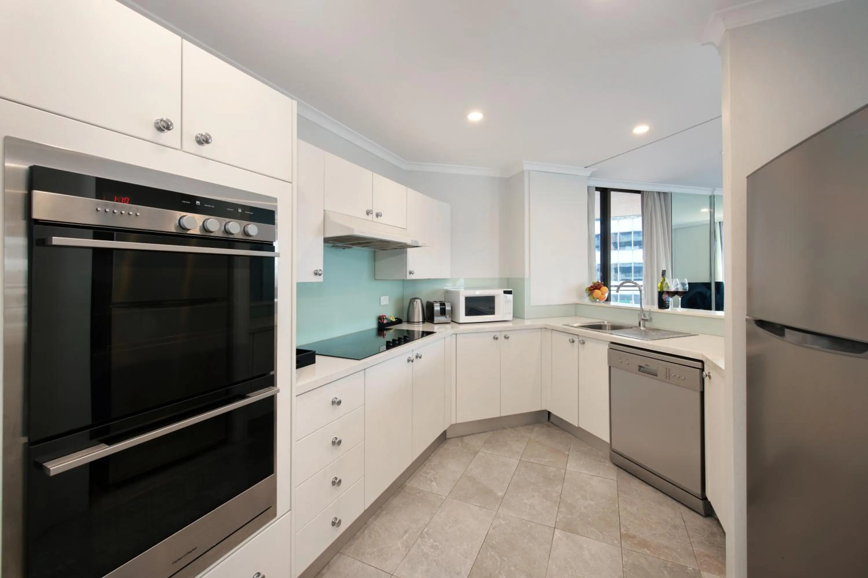 Kitchen or kitchenette in The York by Swiss-Belhotel