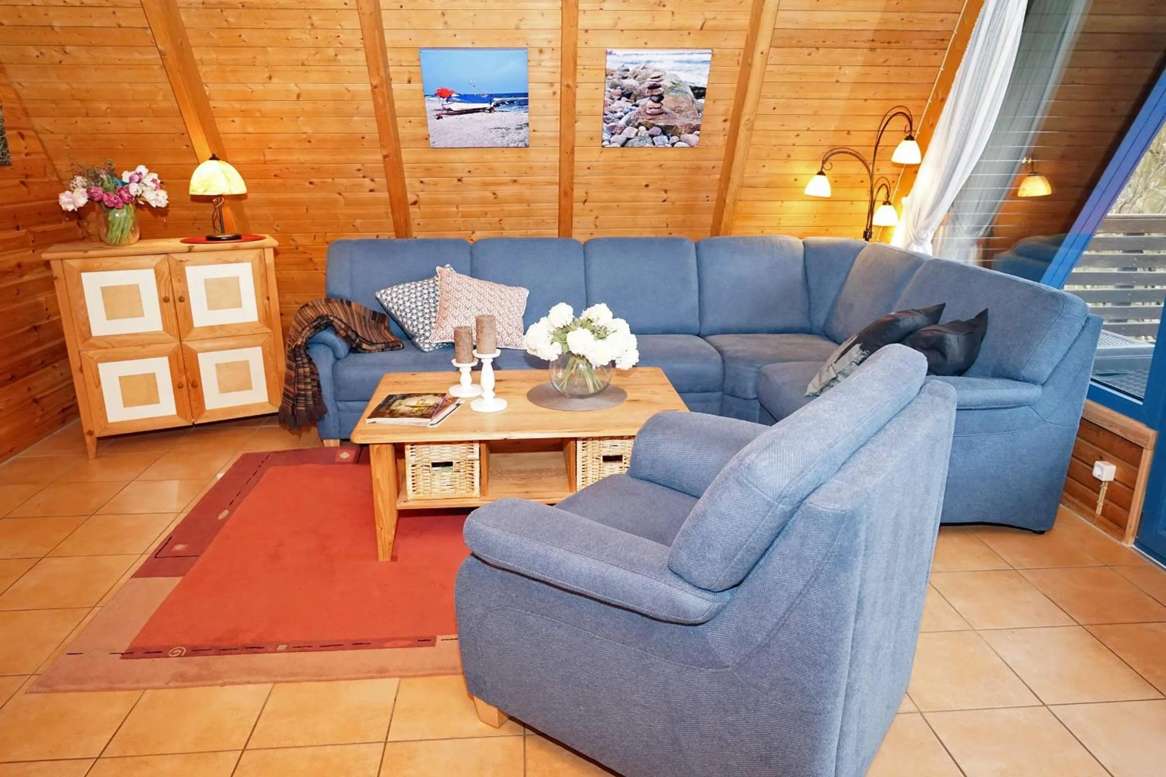 Zeltdachhaus mit WLAN und grosser Terrasse