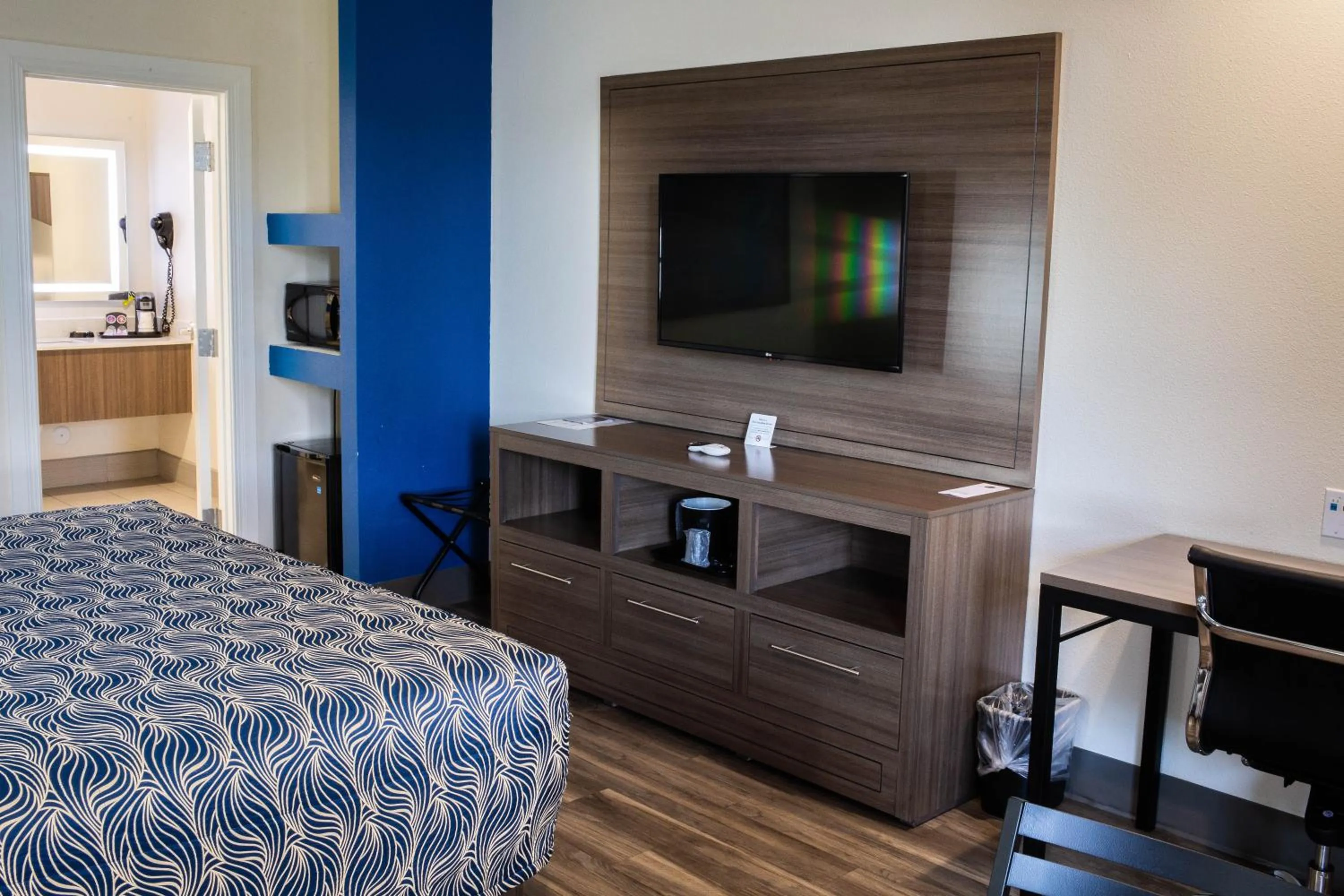 TV and multimedia, Bed in Palace Inn El Paso