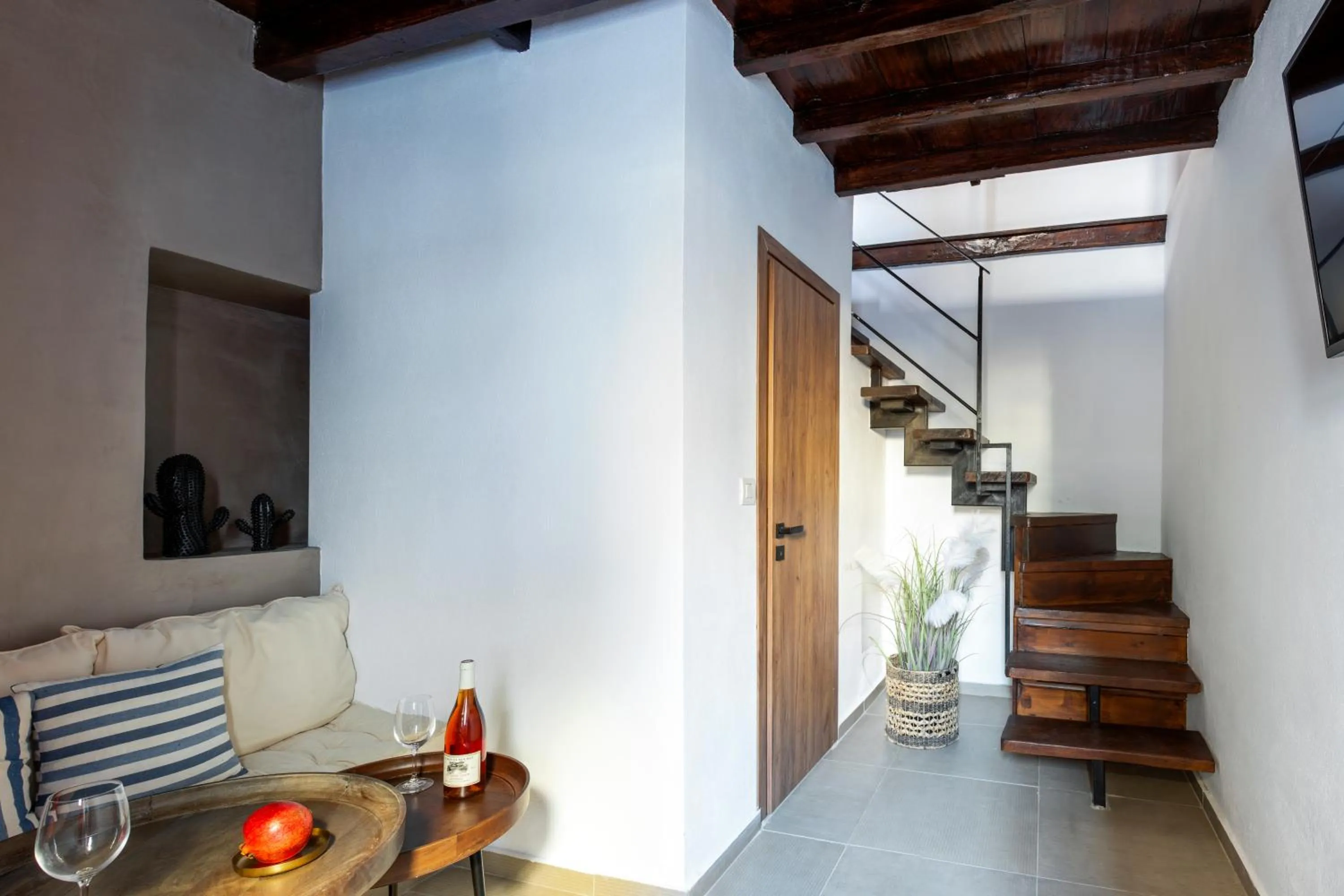 Photo of the whole room in Blue Jasmine Suites