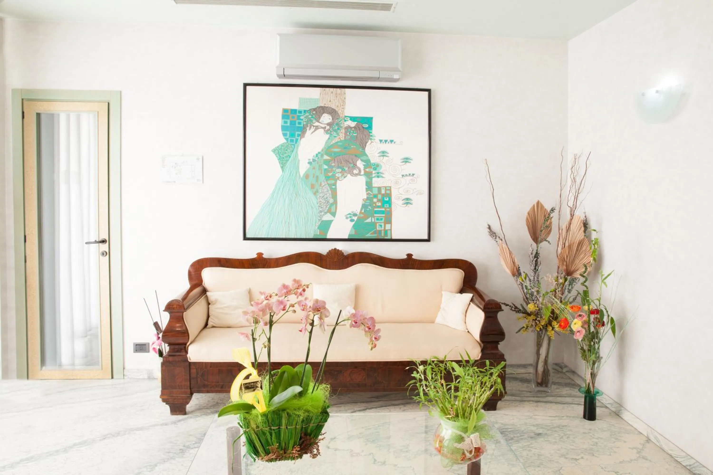 Communal lounge/ TV room in Hotel Ambasciatori