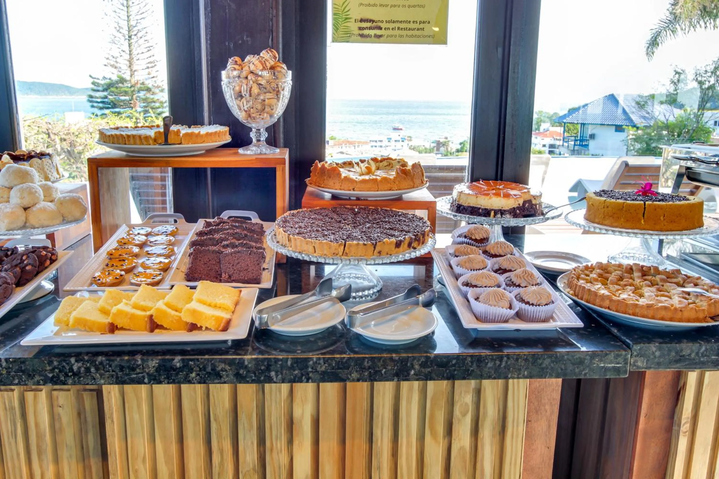Buffet breakfast in Pousada do Arvoredo