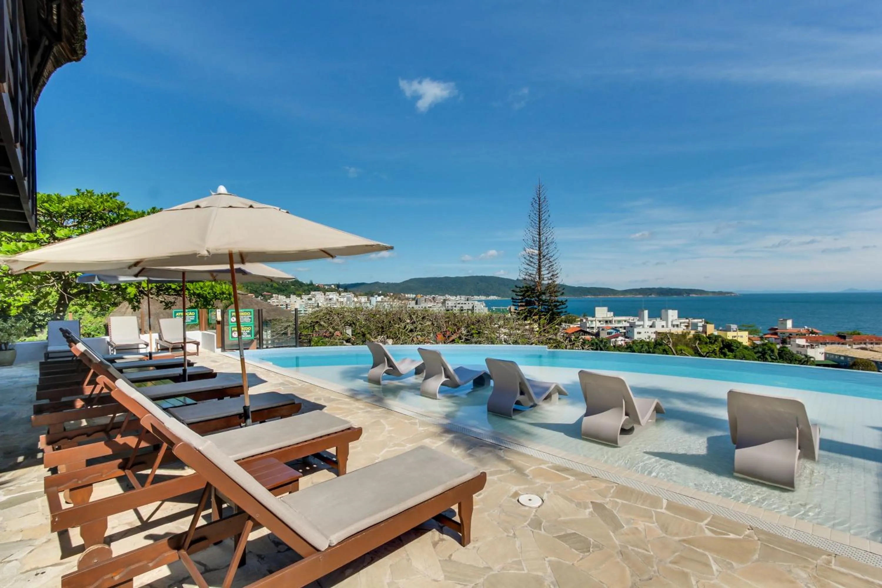 Pool view in Pousada do Arvoredo