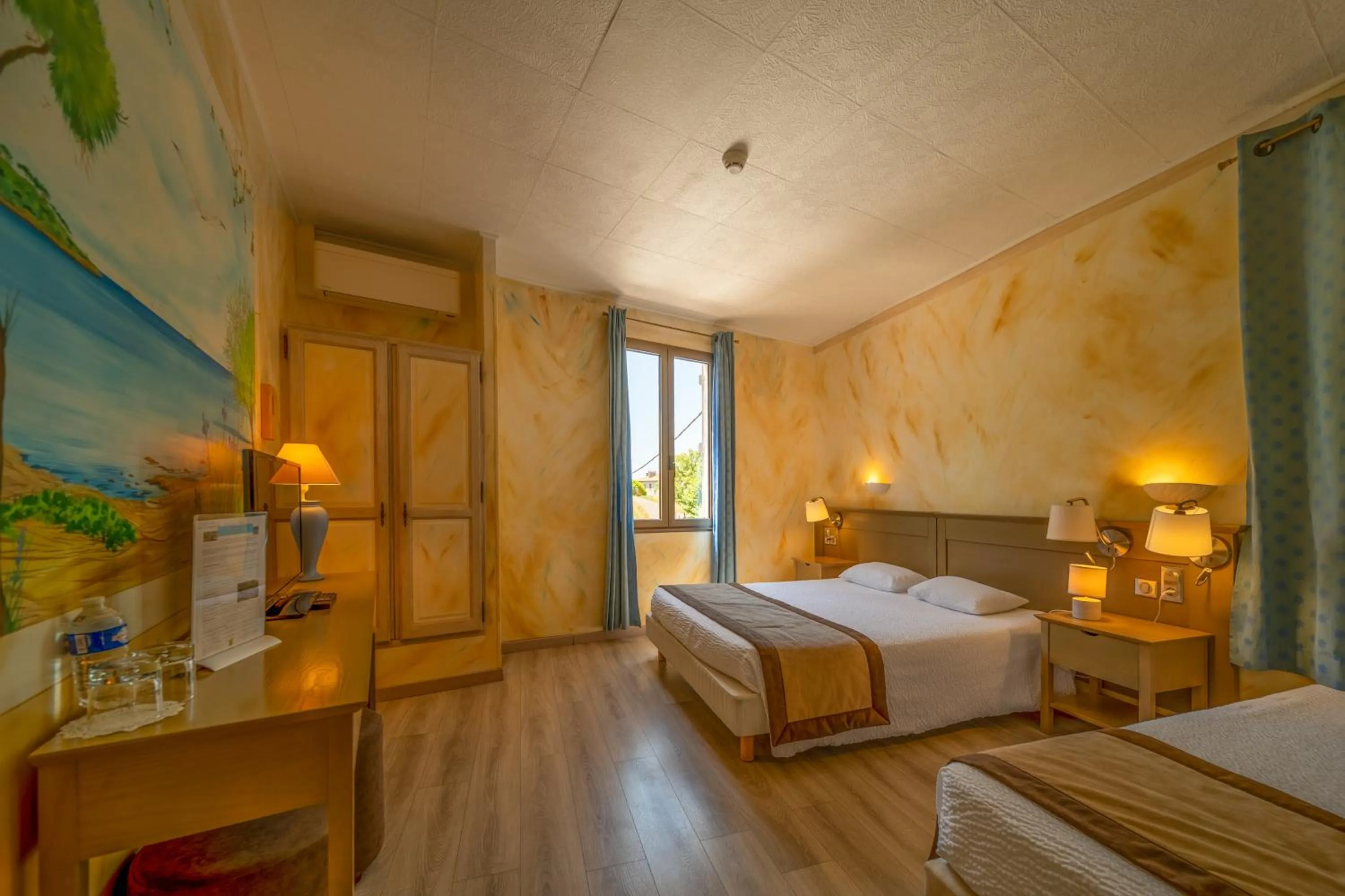 Bedroom, Bed in Hôtel La Bonne Auberge
