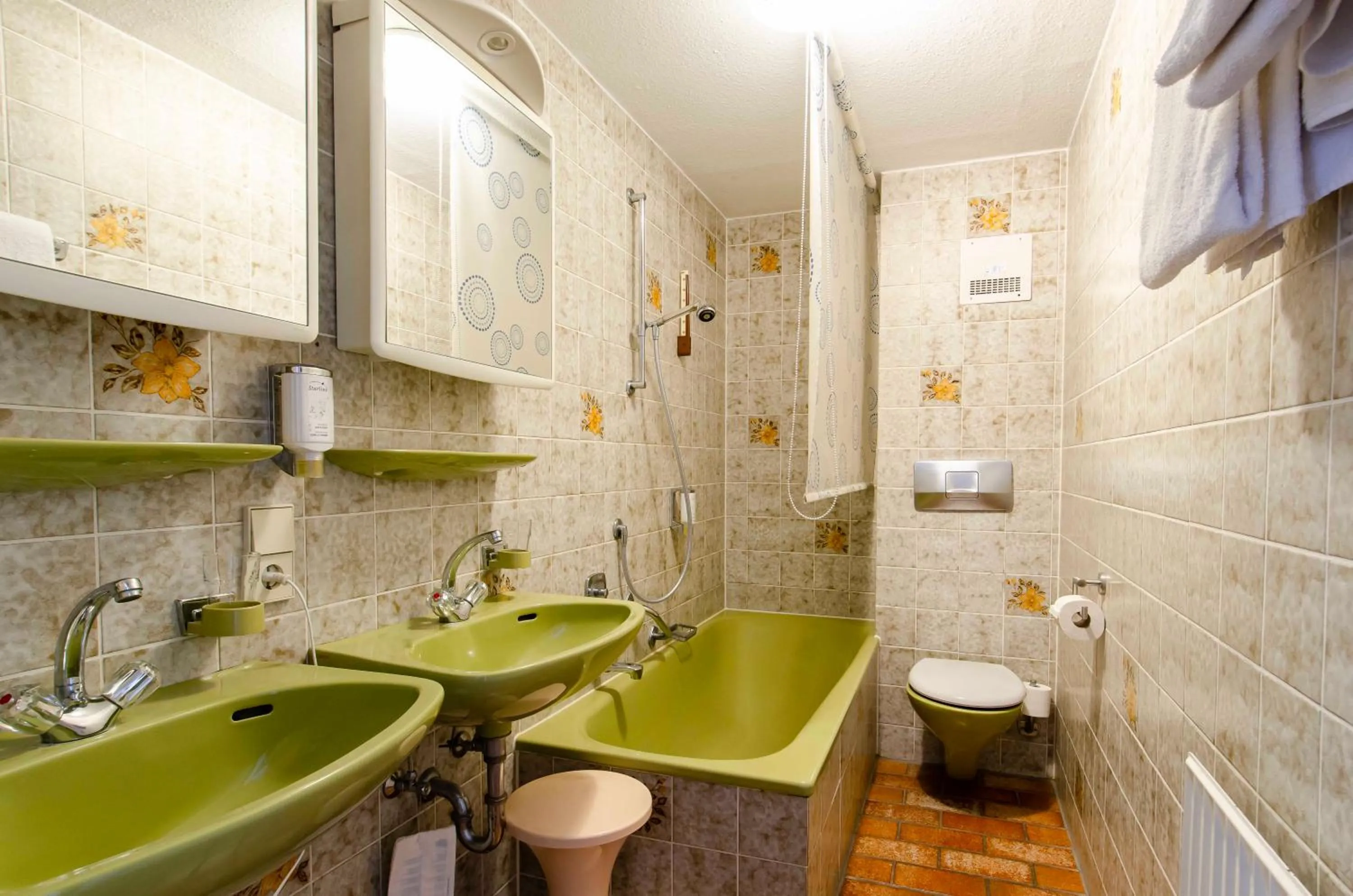 Toilet in Kurgarten-Hotel