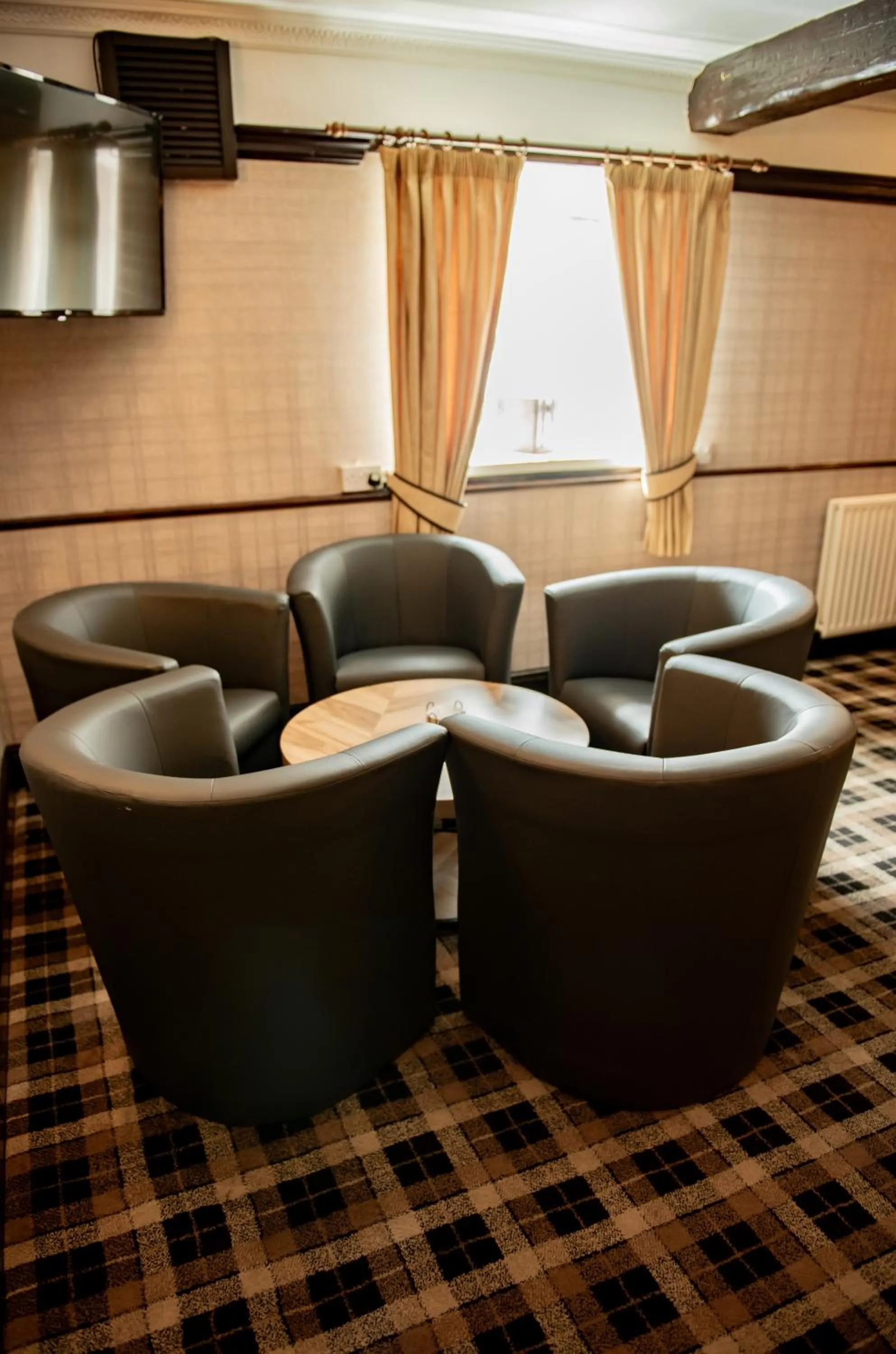 Lounge or bar in The Old Ginn House Inn