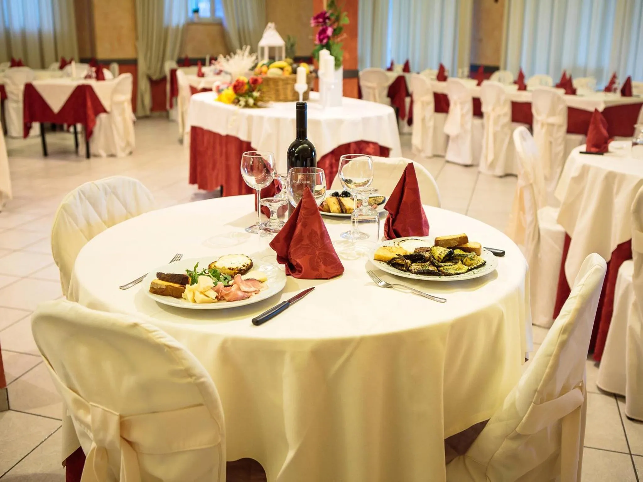 Restaurant/places to eat in Hotel Residence Eden