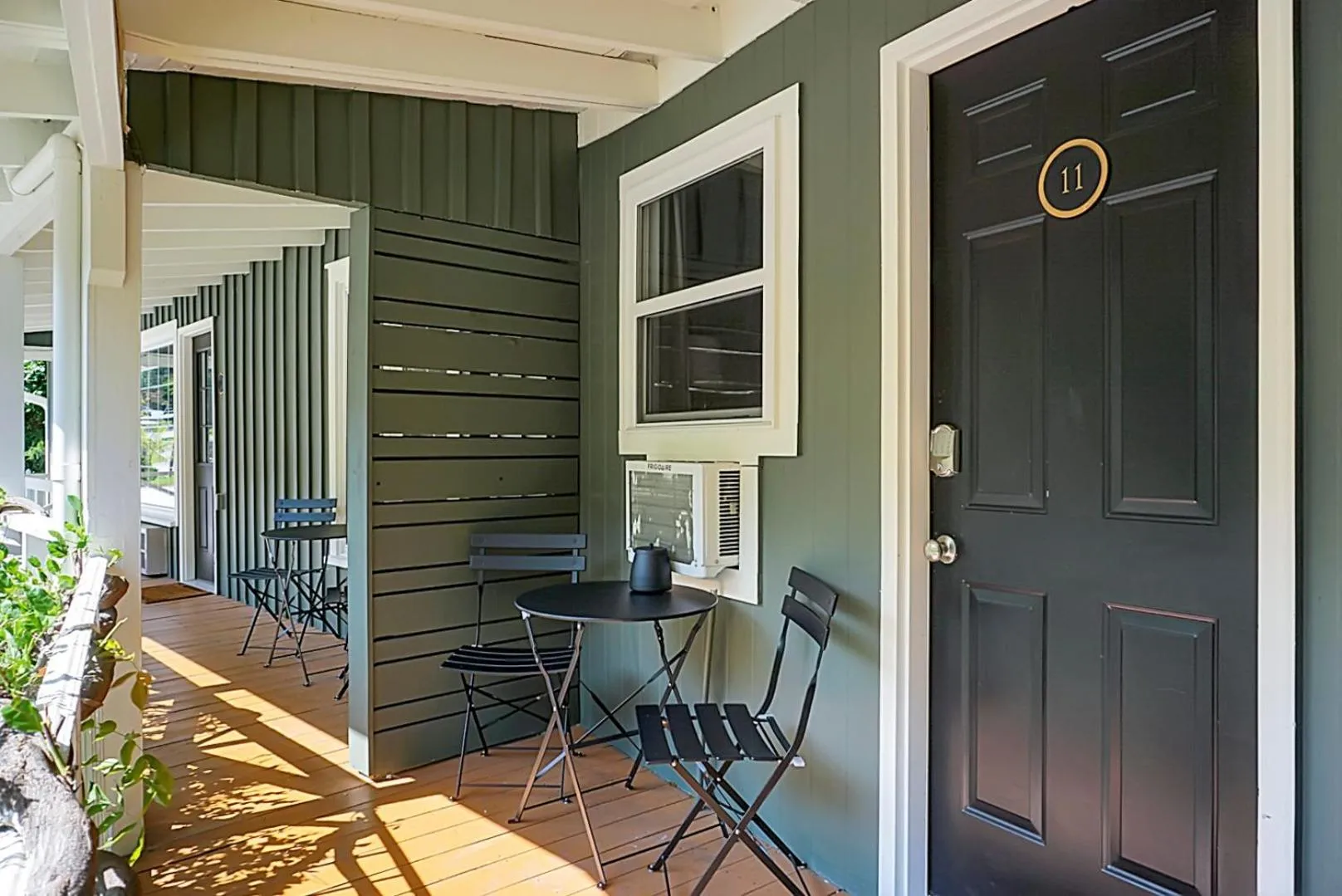 Dining area in Hickory Falls Inn