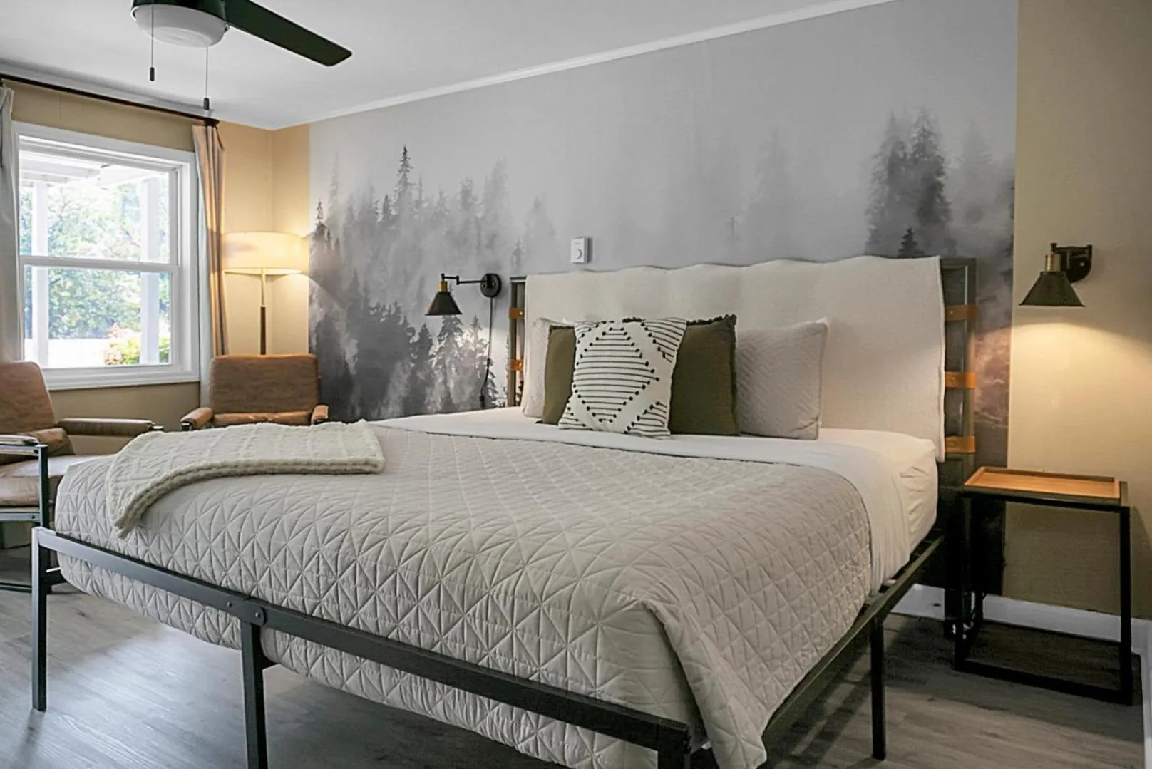 Bed in Hickory Falls Inn