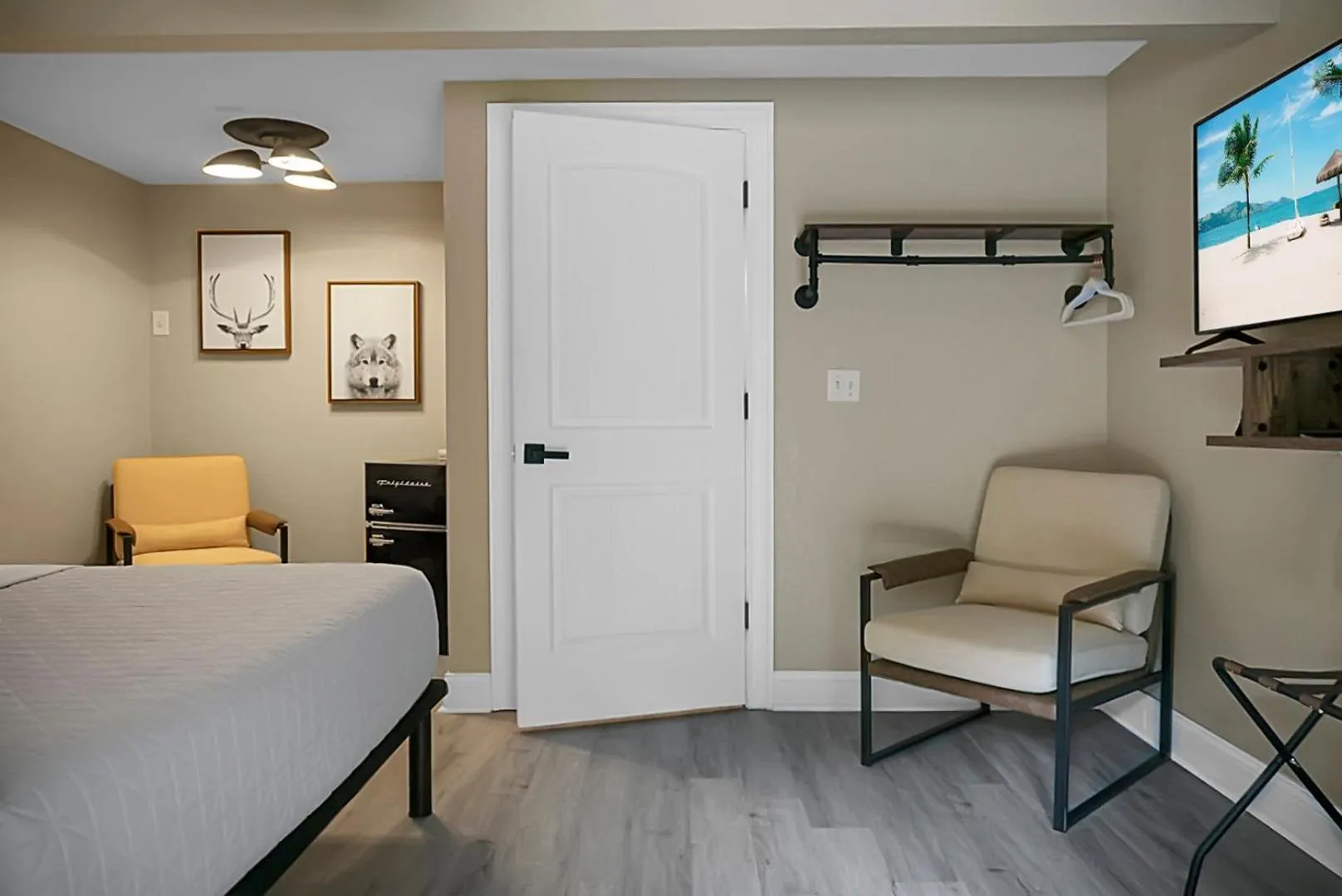 Bed in Hickory Falls Inn