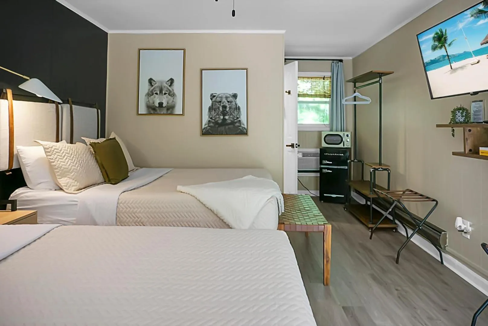 TV and multimedia, Bed in Hickory Falls Inn