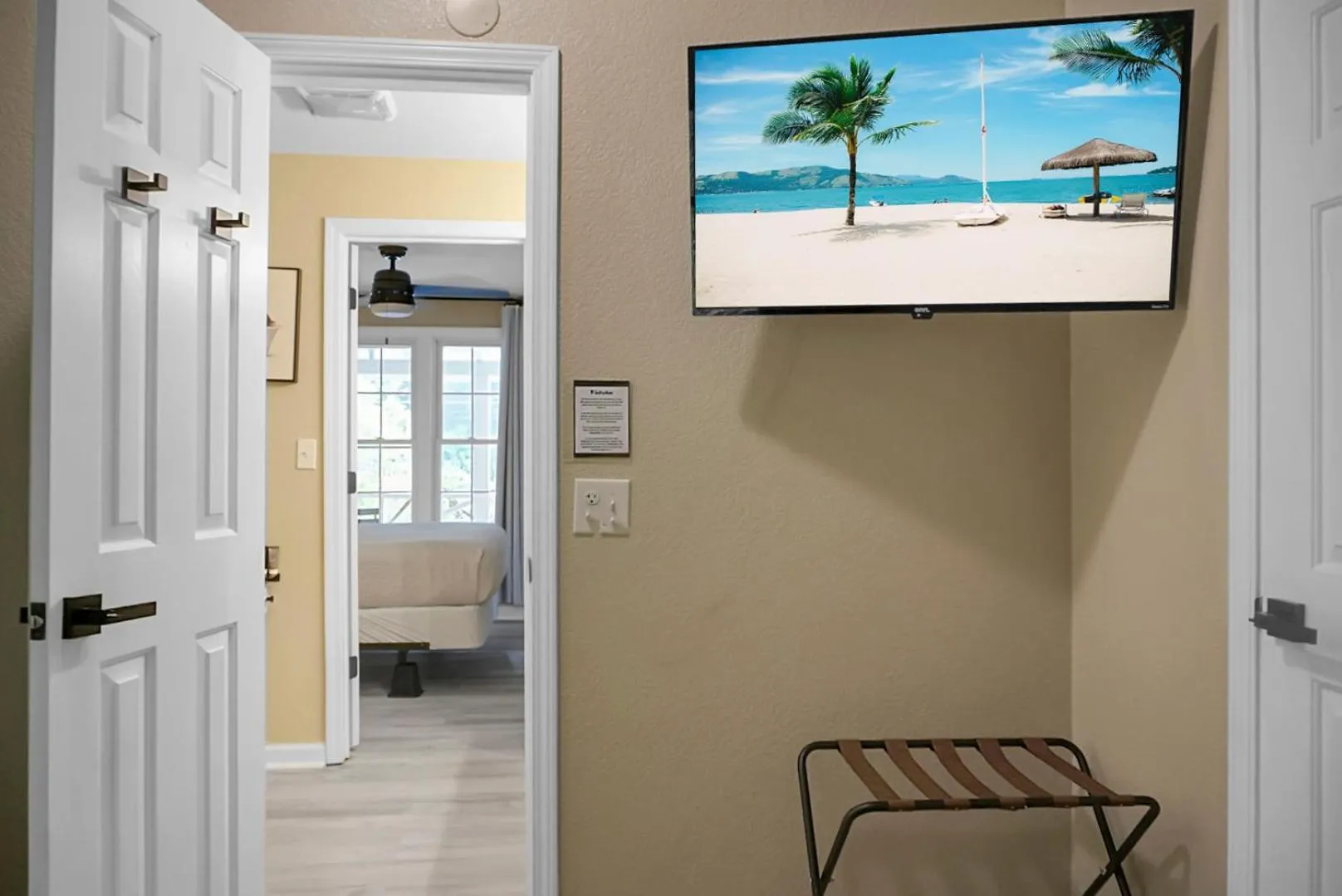 TV and multimedia, Bed in Hickory Falls Inn