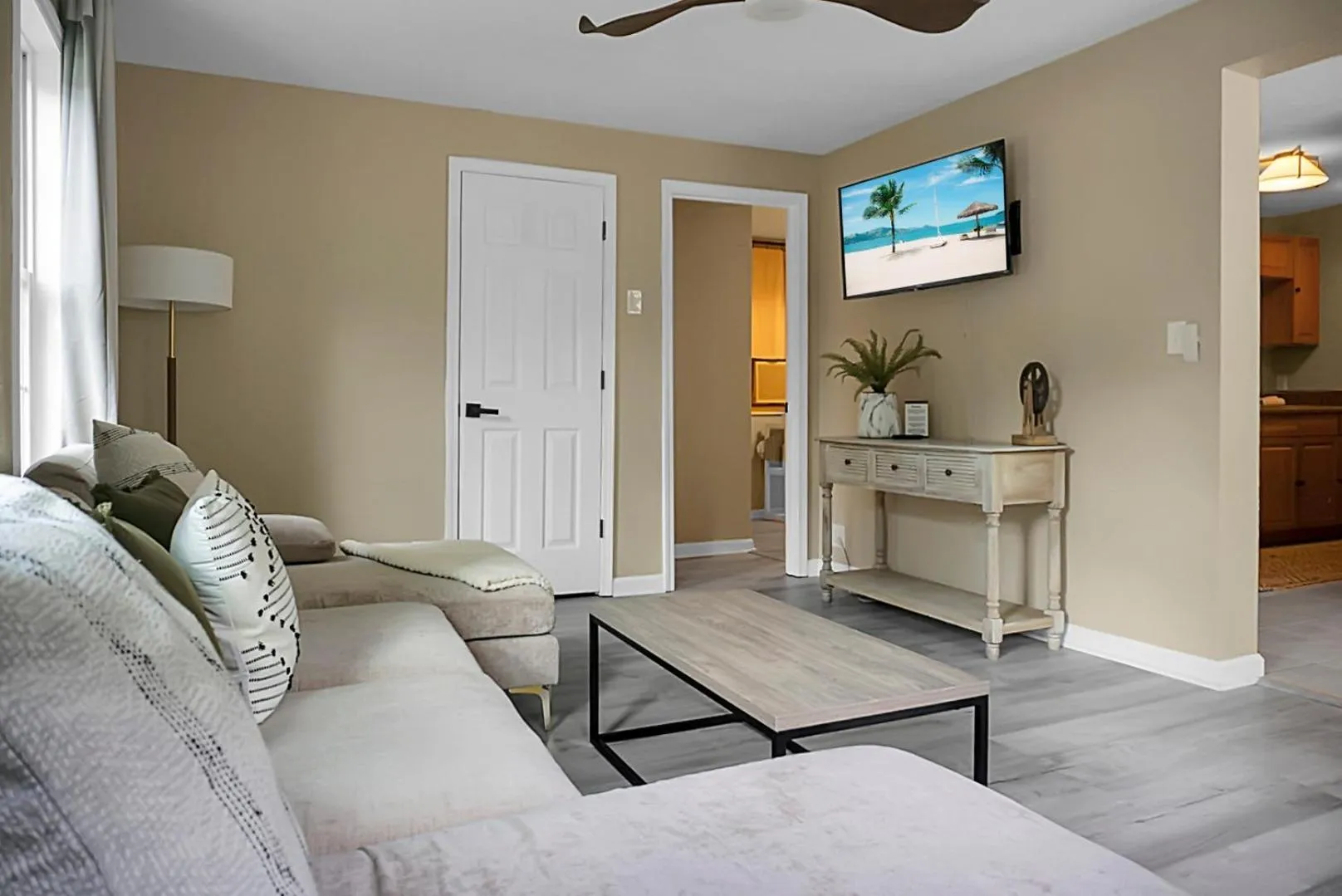 Living room in Hickory Falls Inn