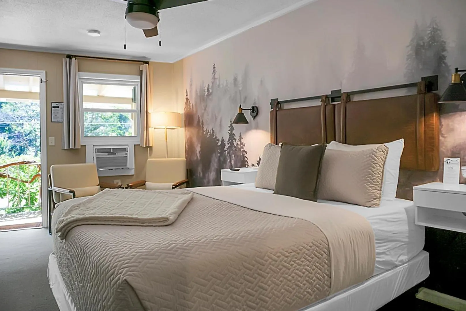 Bed in Hickory Falls Inn